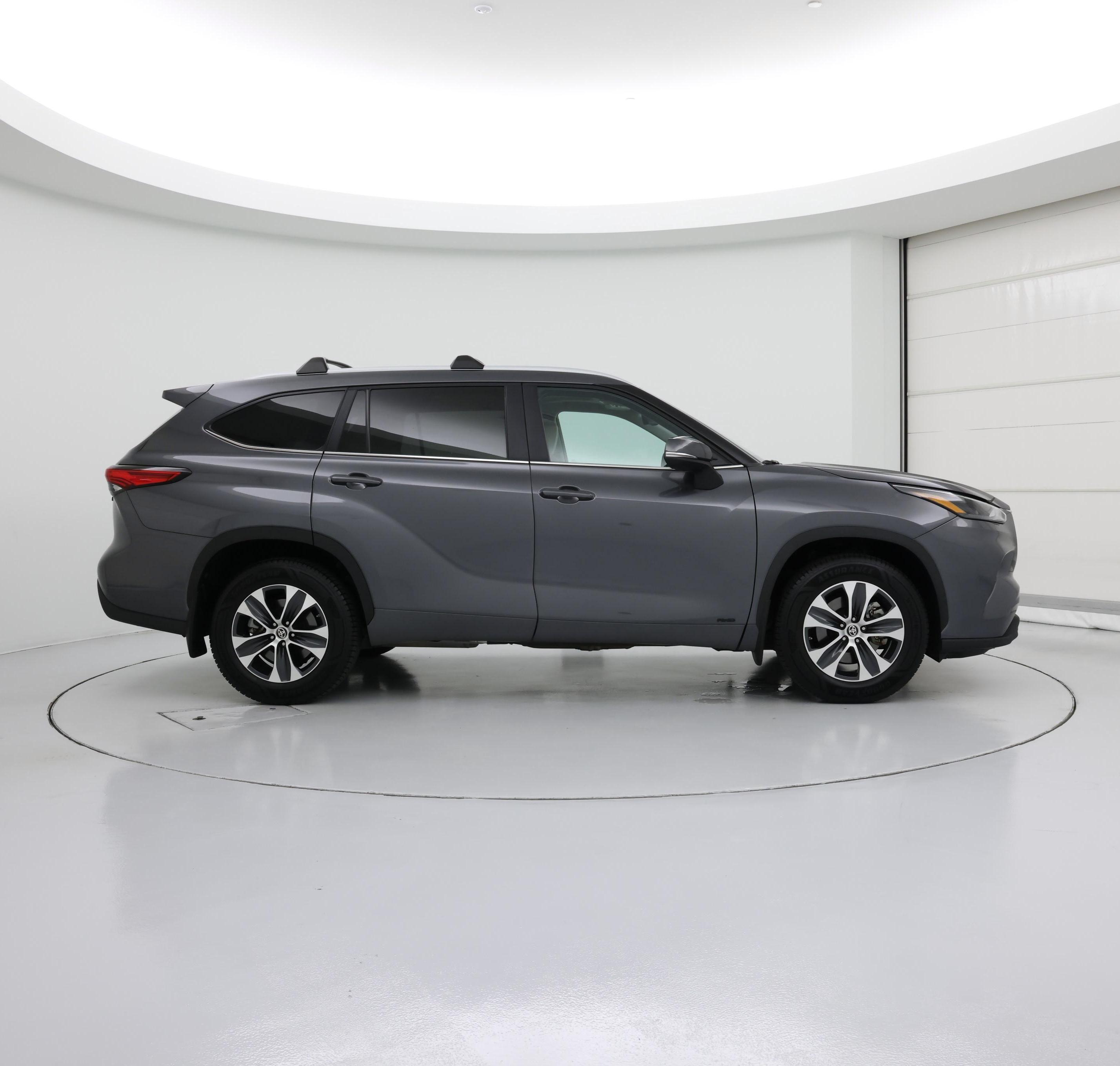 Thumbnail: 2023 Toyota Highlander - 7