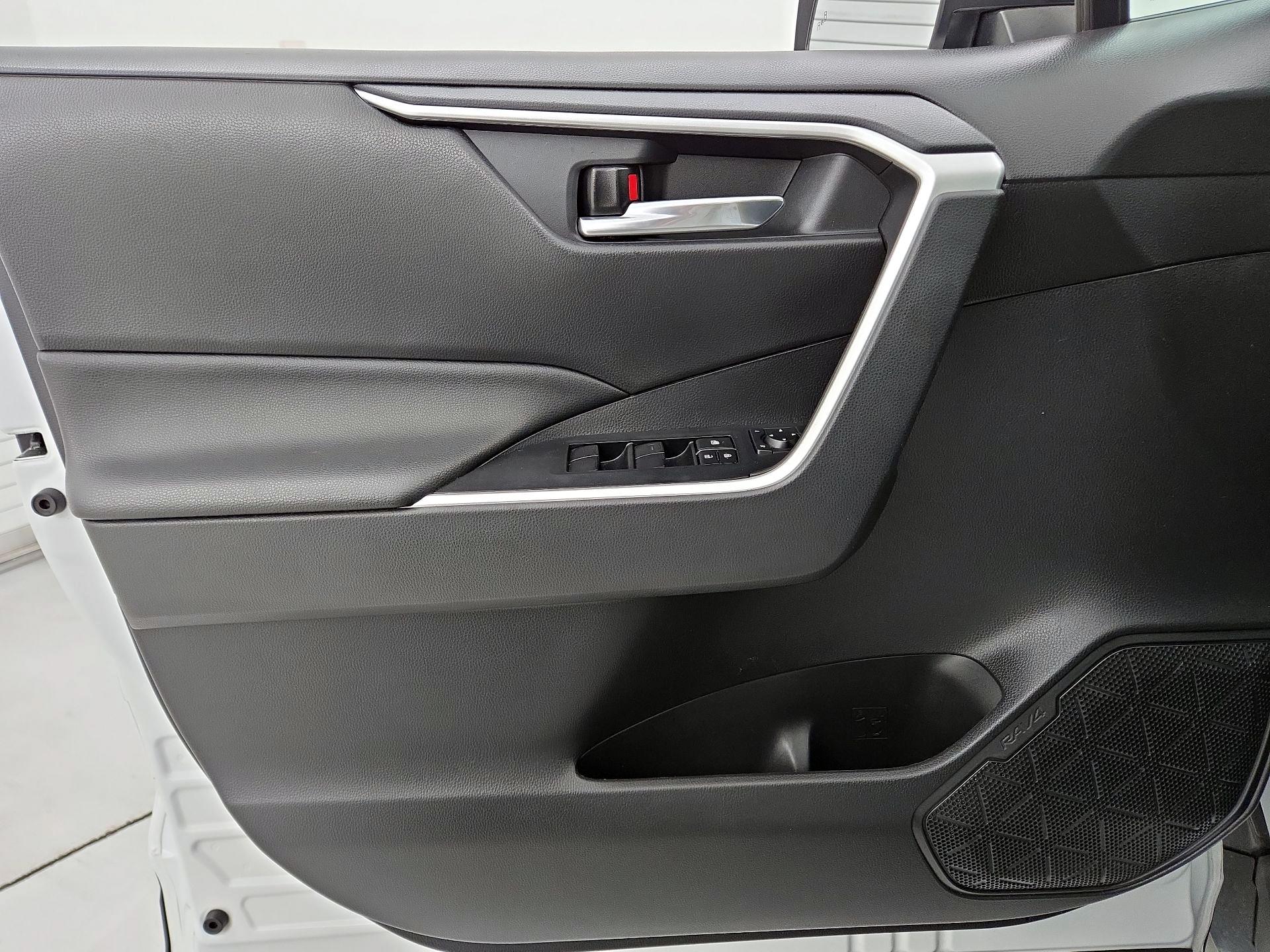 Thumbnail: 2021 Toyota RAV4 - 12