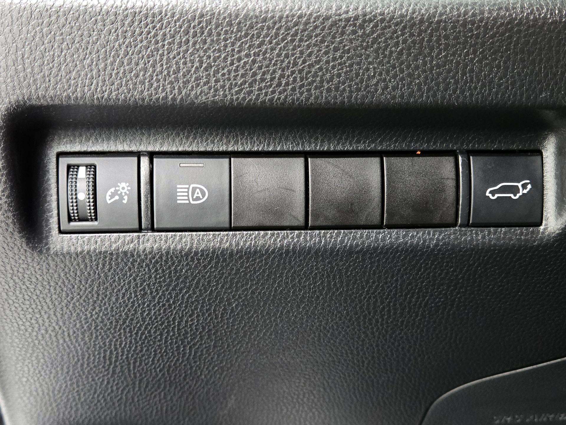 Thumbnail: 2021 Toyota RAV4 - 13