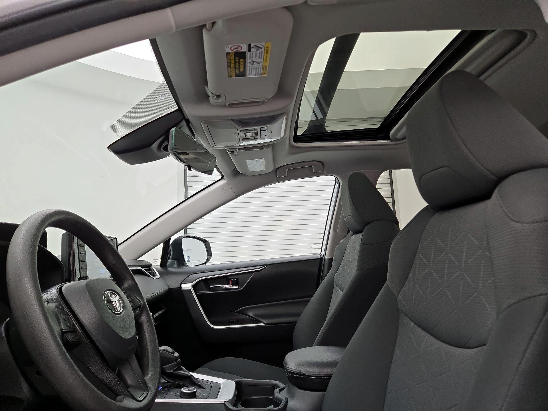 Thumbnail: 2021 Toyota RAV4 - 19