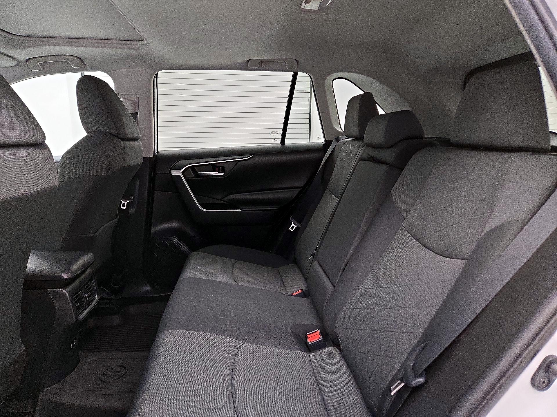 Thumbnail: 2021 Toyota RAV4 - 20