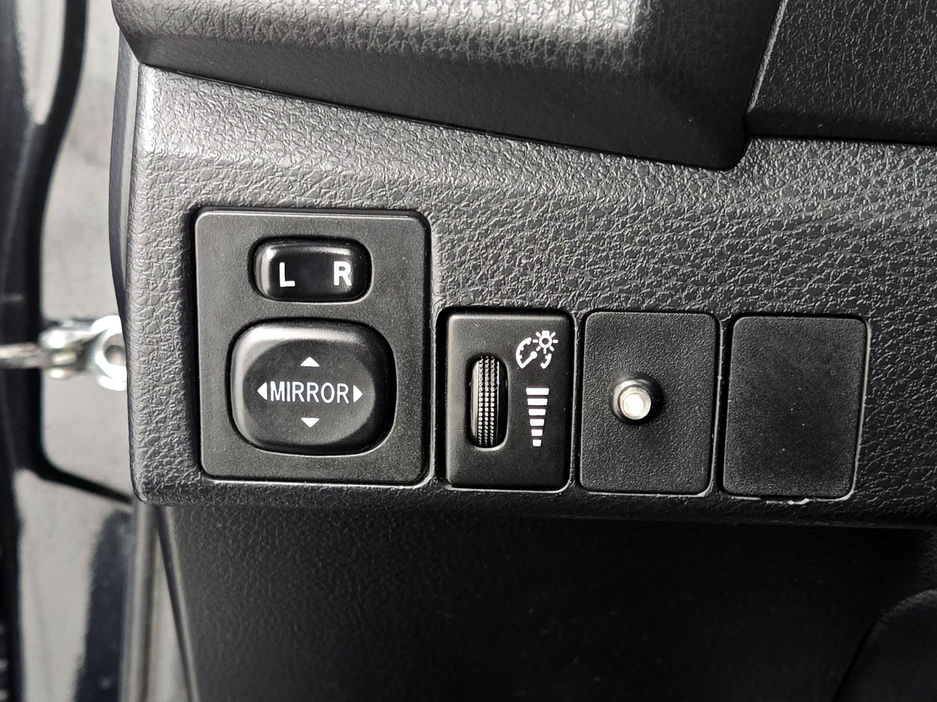 Thumbnail: 2016 Toyota Corolla - 13