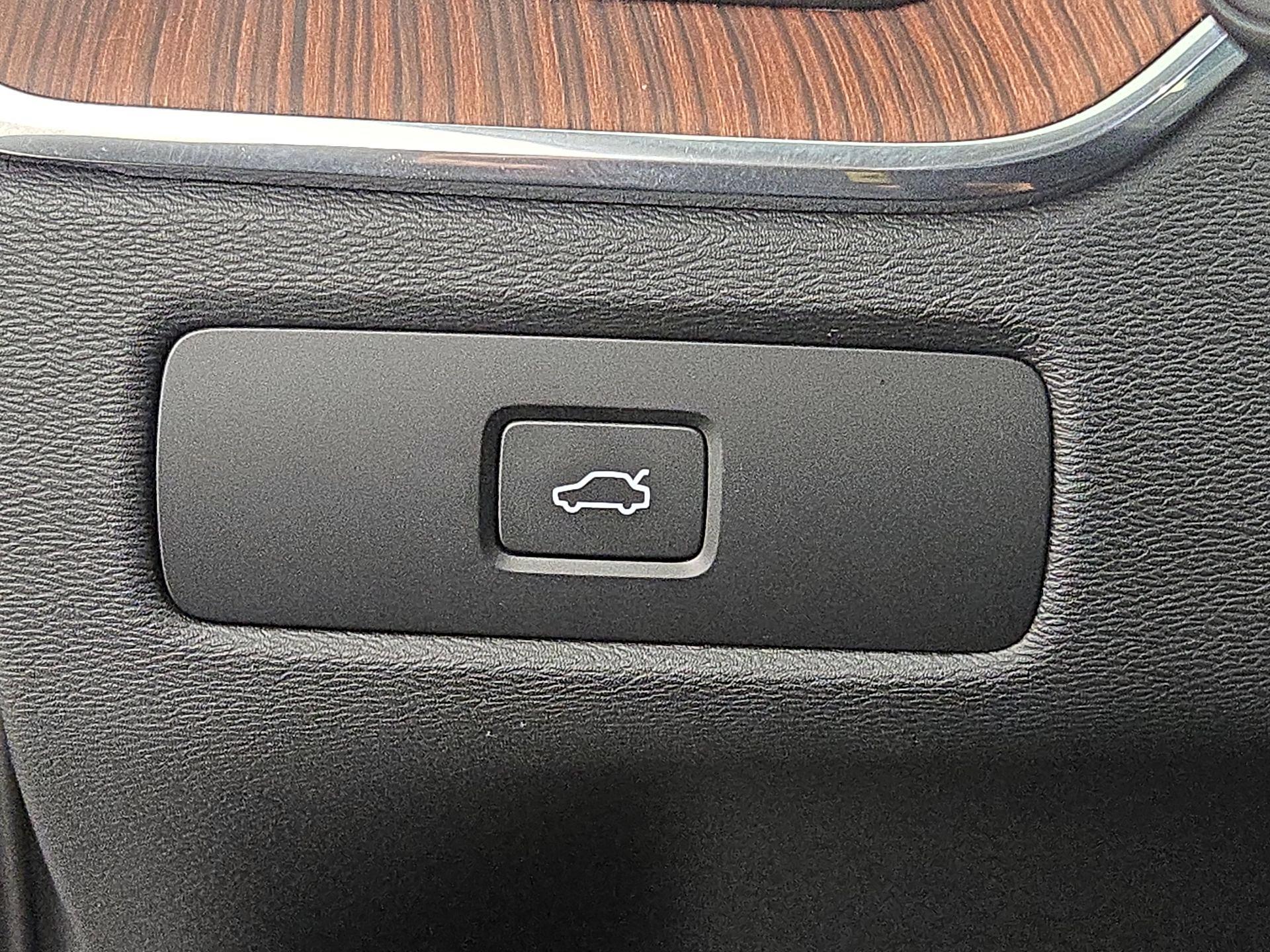 Thumbnail: 2024 Volvo XC60 - 13