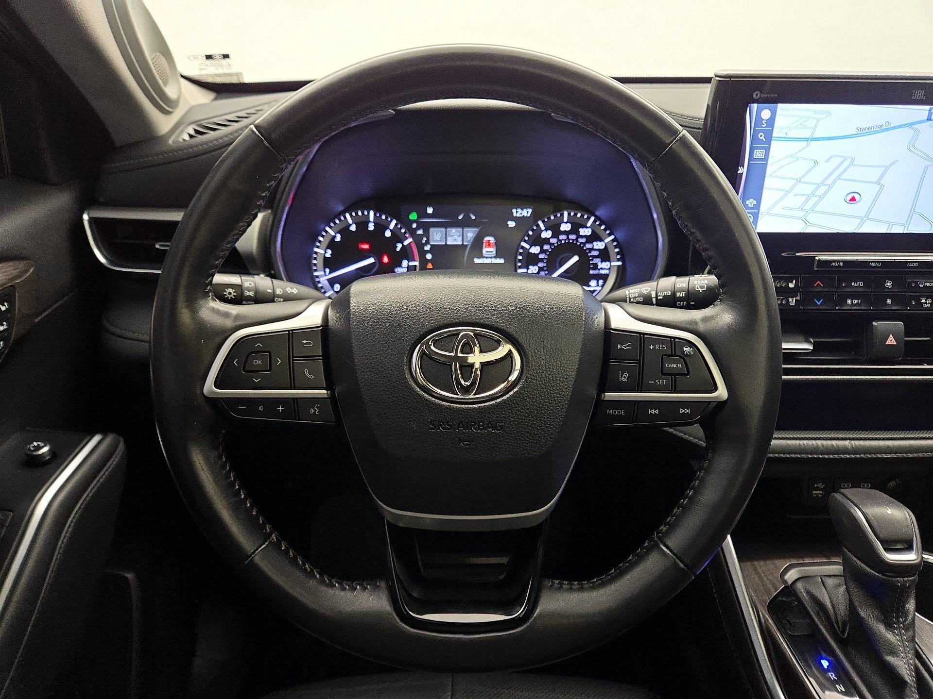 Thumbnail: 2022 Toyota Highlander - 10