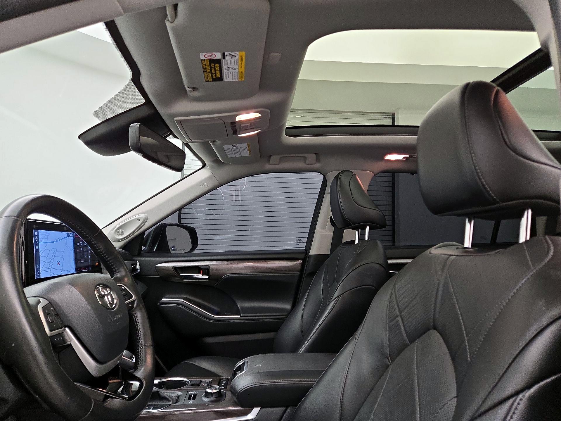 Thumbnail: 2022 Toyota Highlander - 20