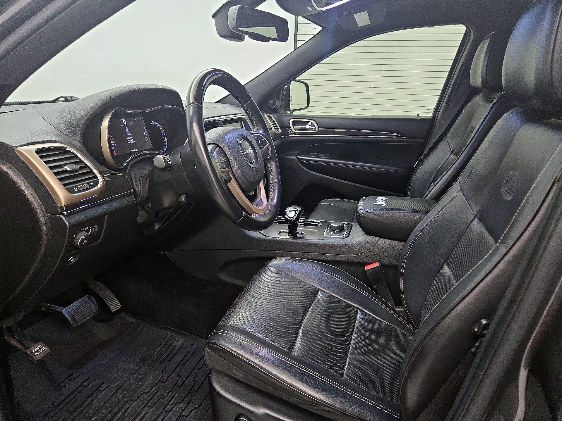 Thumbnail: 2015 Jeep Grand Cherokee - 11
