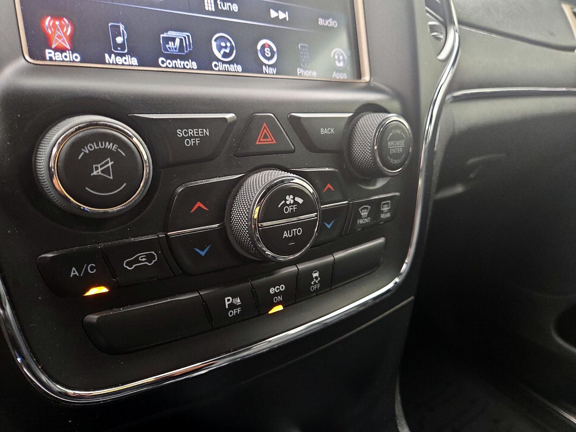 Thumbnail: 2015 Jeep Grand Cherokee - 15
