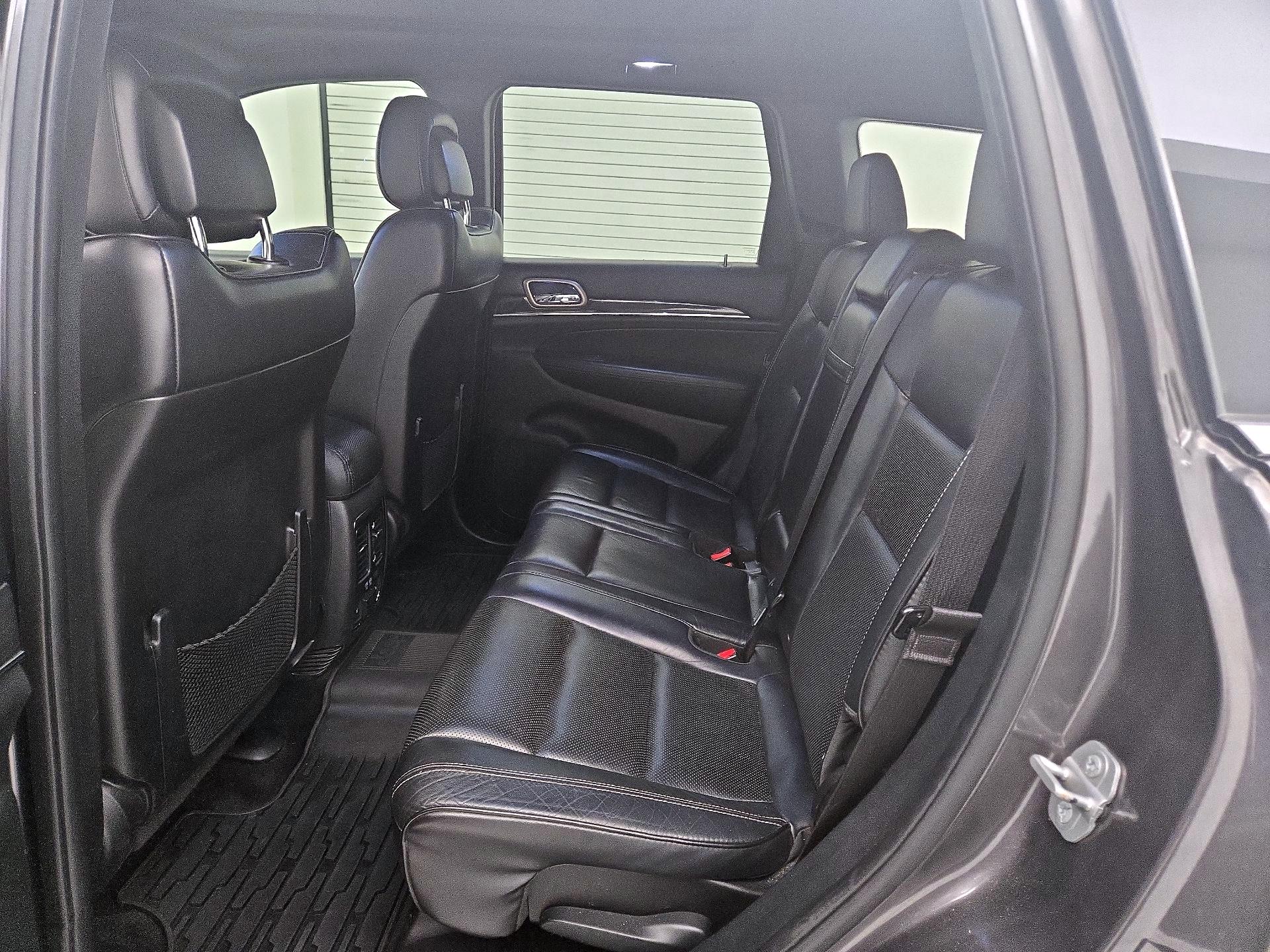 Thumbnail: 2015 Jeep Grand Cherokee - 17