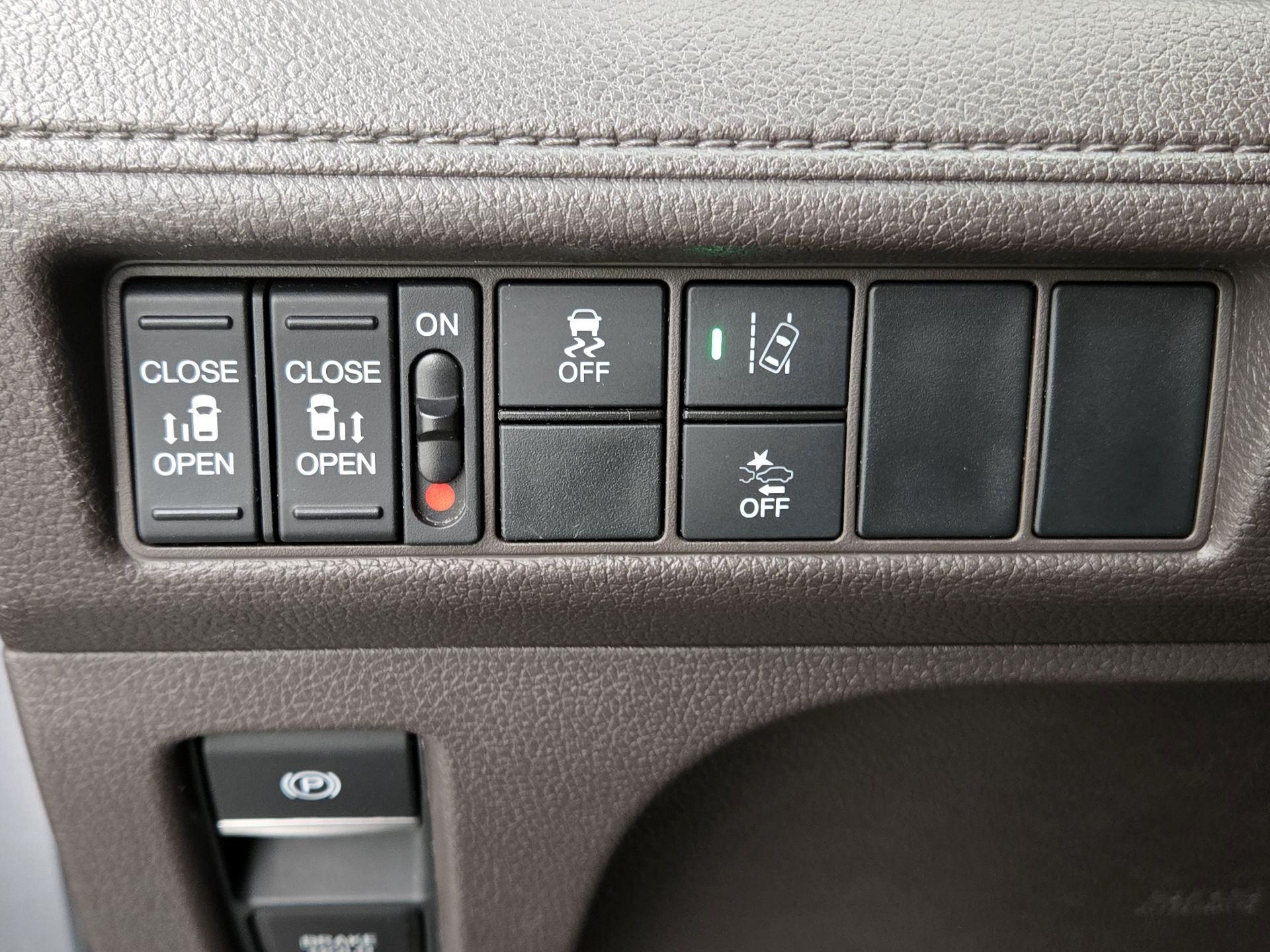 Thumbnail: 2019 Honda Odyssey - 13