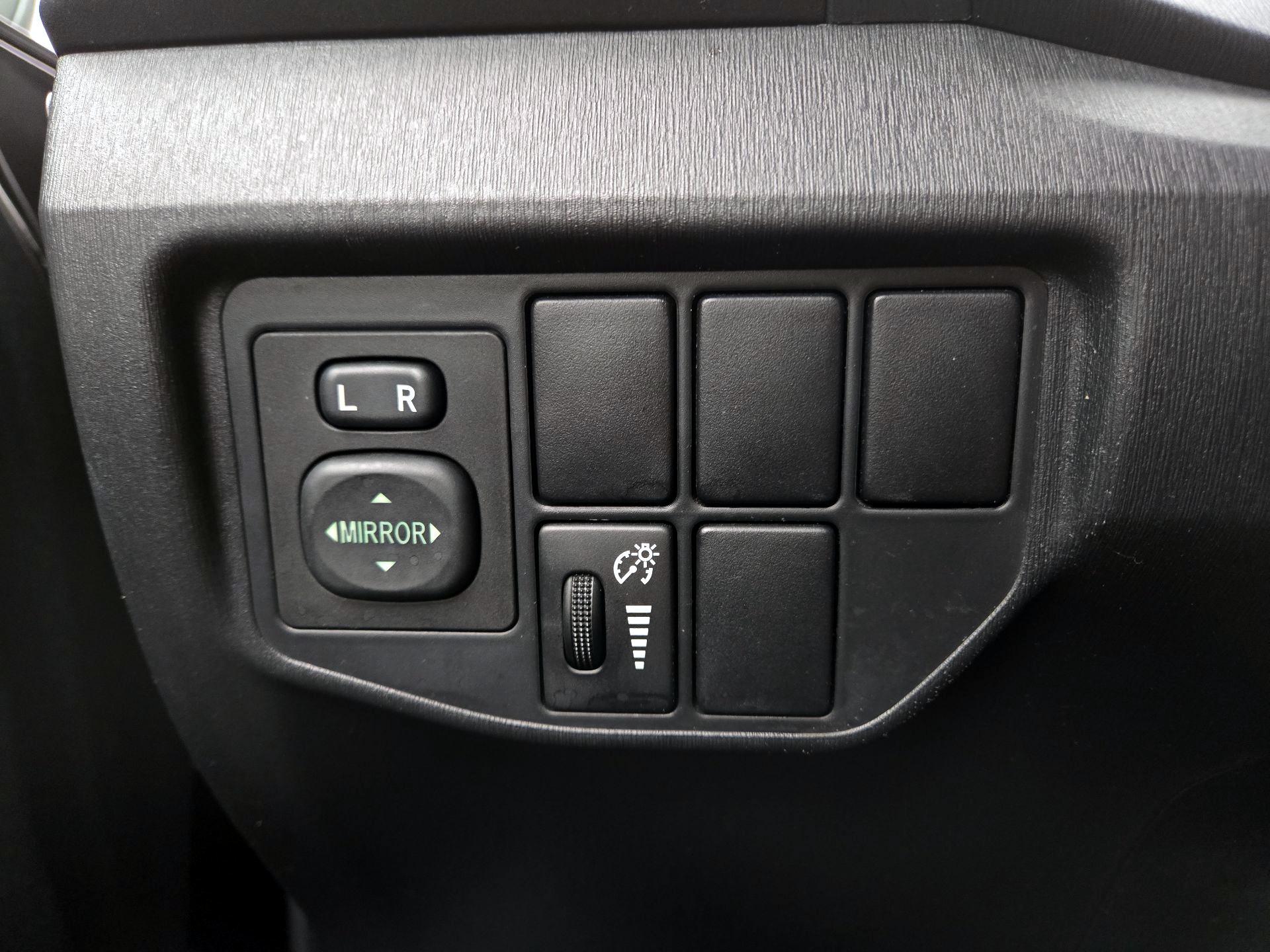 Thumbnail: 2014 Toyota Prius - 13