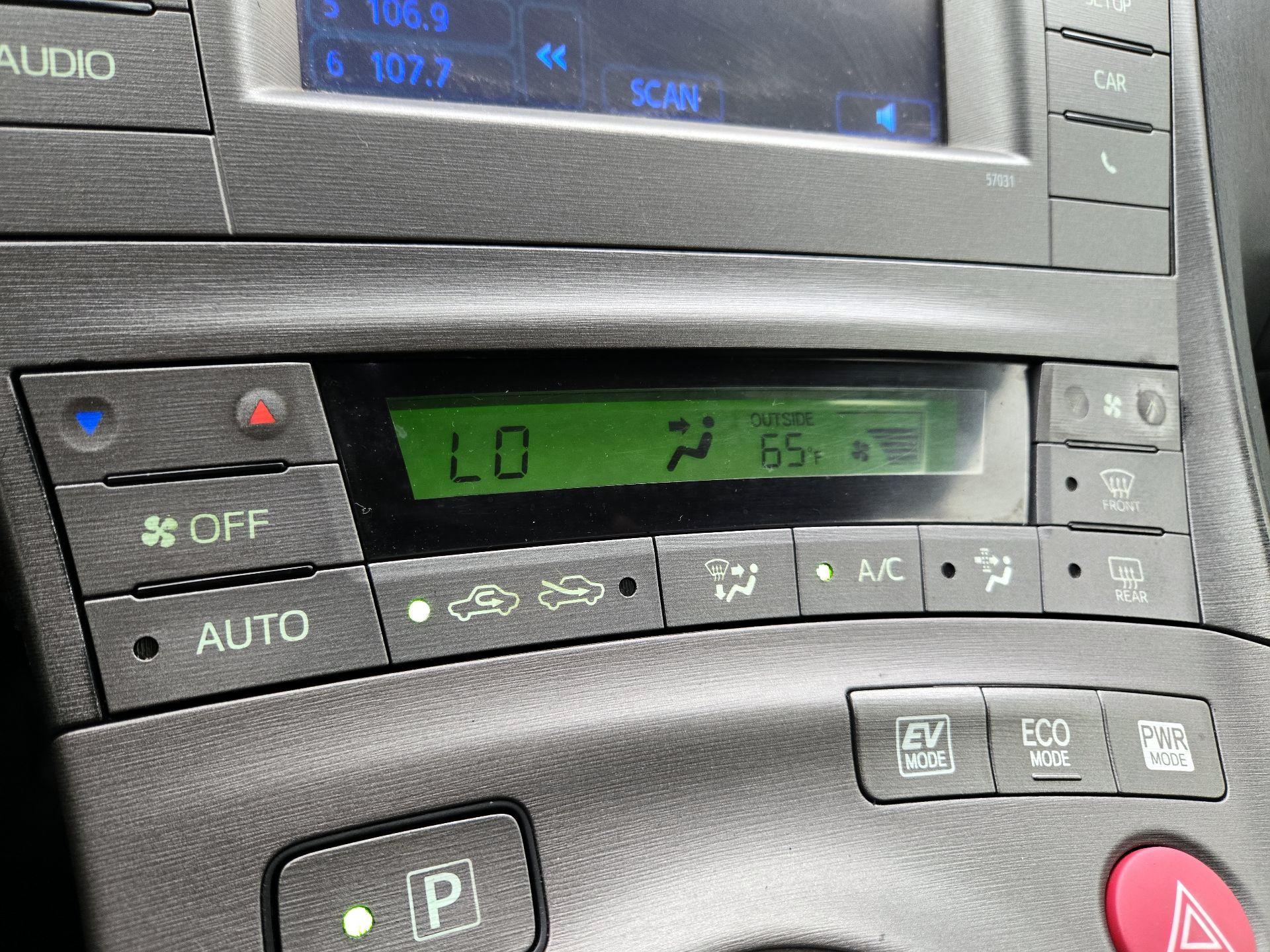 Thumbnail: 2014 Toyota Prius - 15