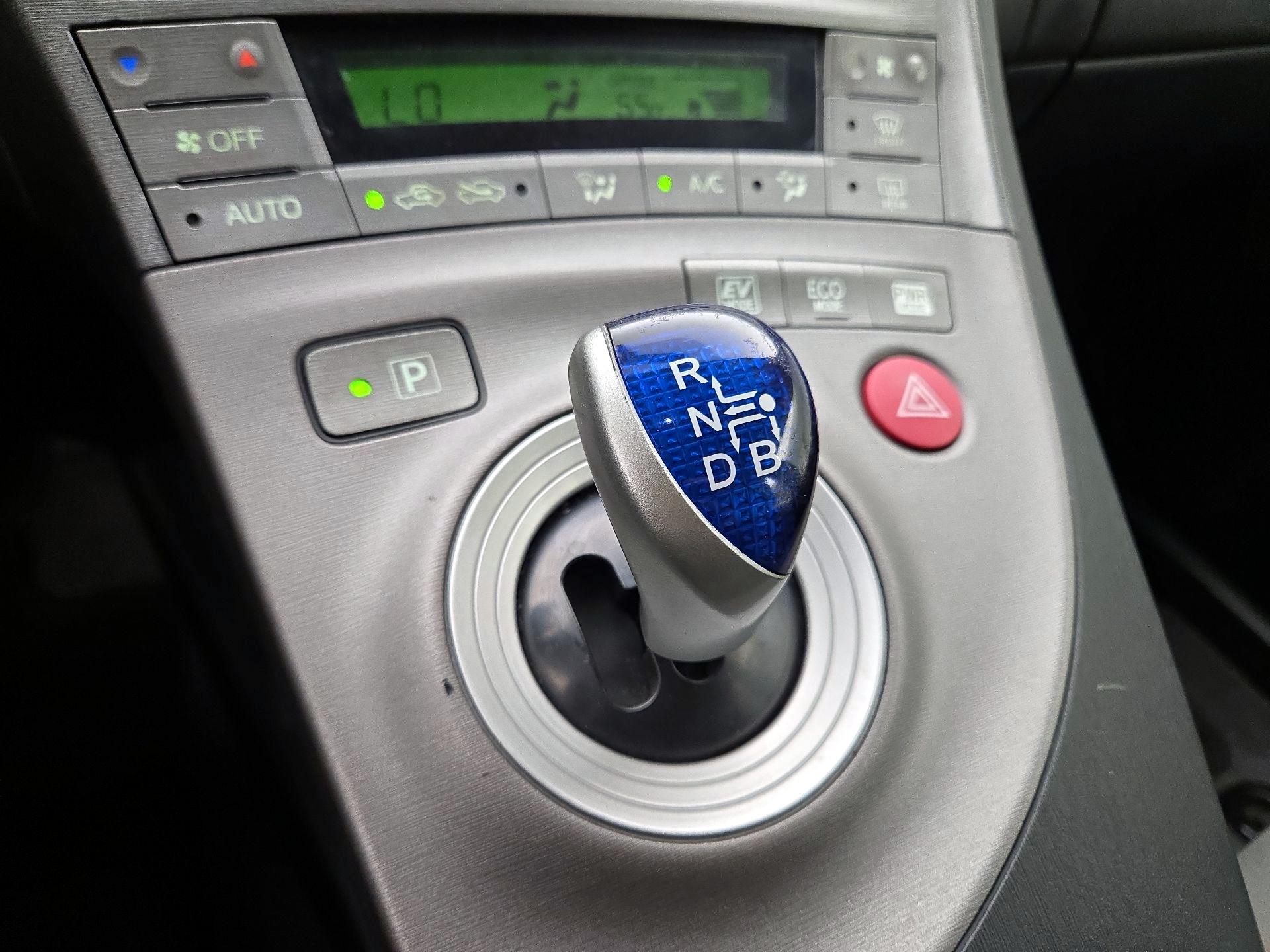 Thumbnail: 2014 Toyota Prius - 16