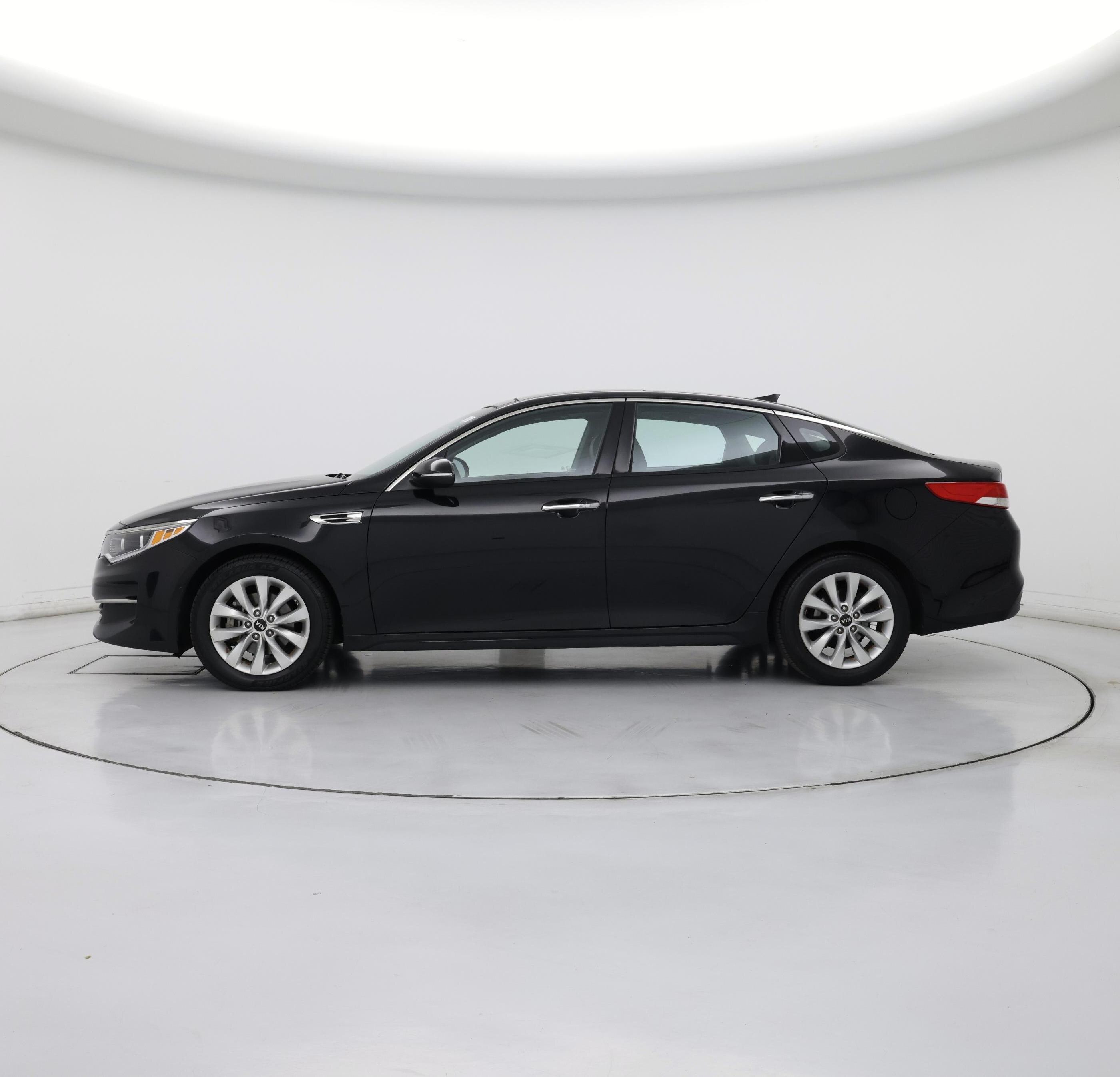 Thumbnail: 2016 Kia Optima - 3