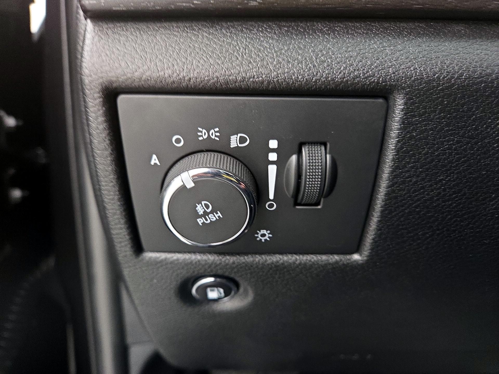Thumbnail: 2016 Jeep Grand Cherokee - 13