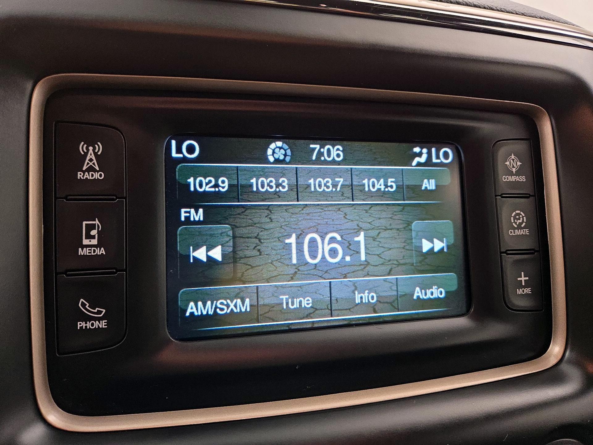 Thumbnail: 2016 Jeep Grand Cherokee - 15