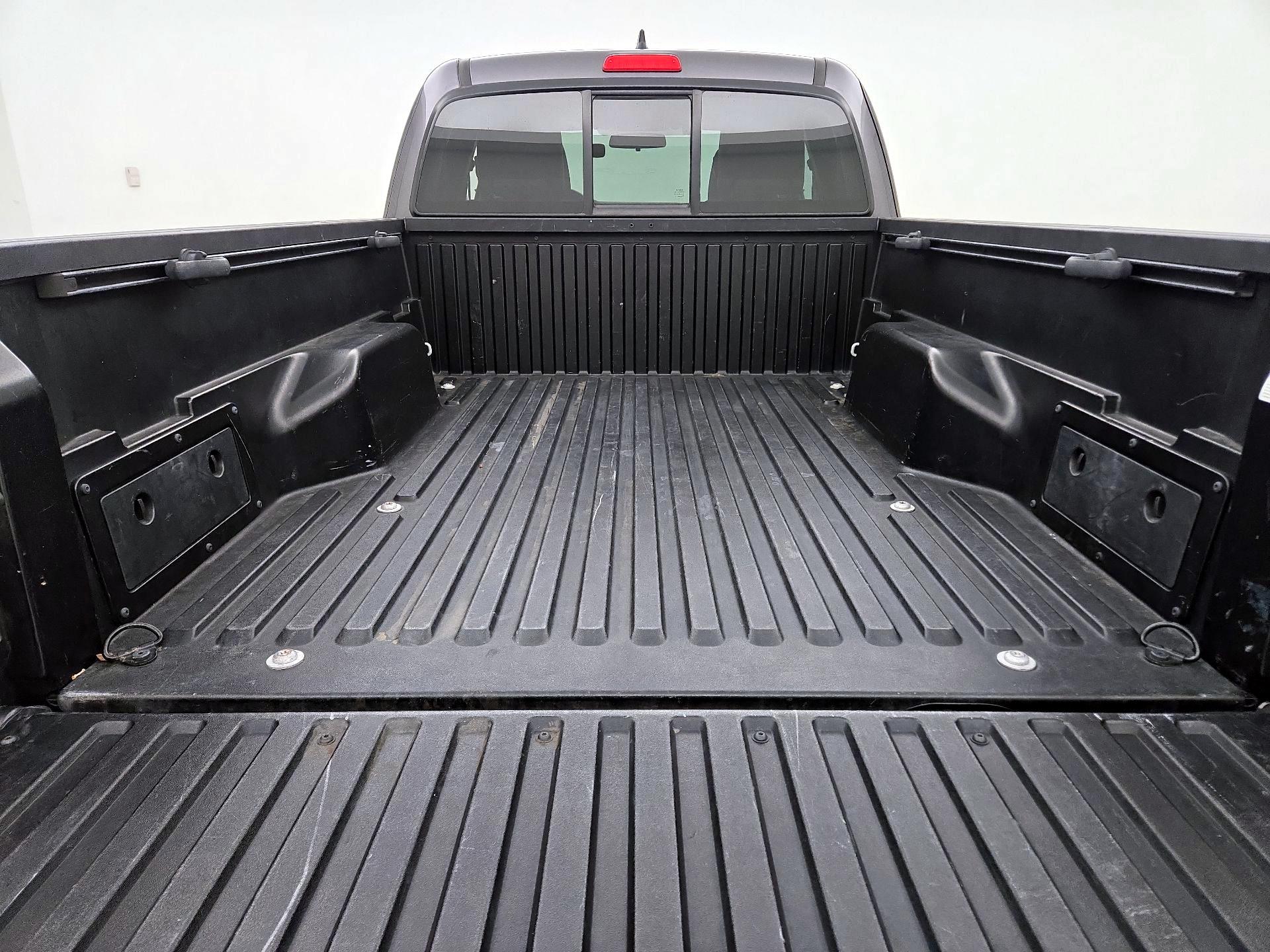 Thumbnail: 2017 Toyota Tacoma - 19