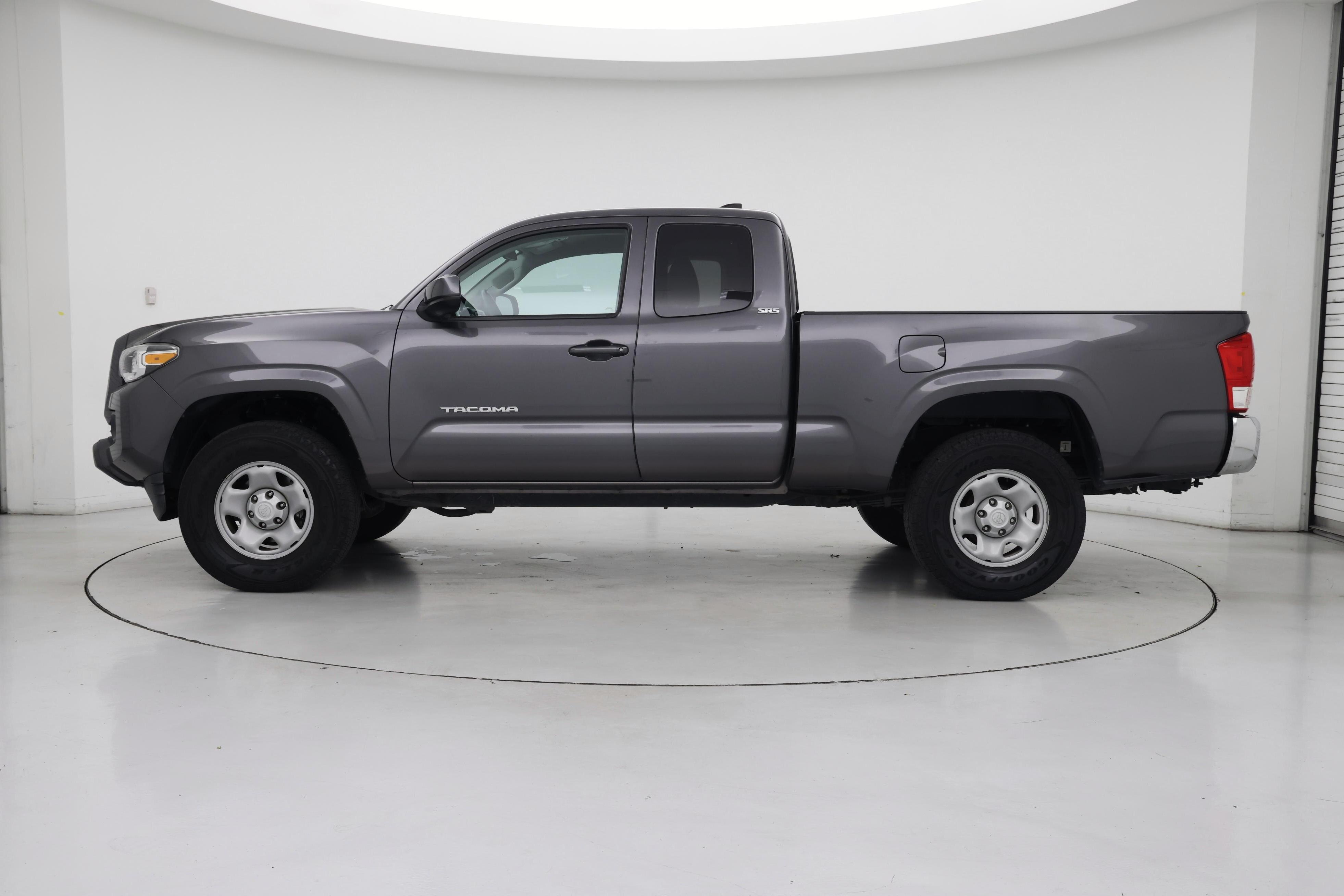 Thumbnail: 2017 Toyota Tacoma - 3