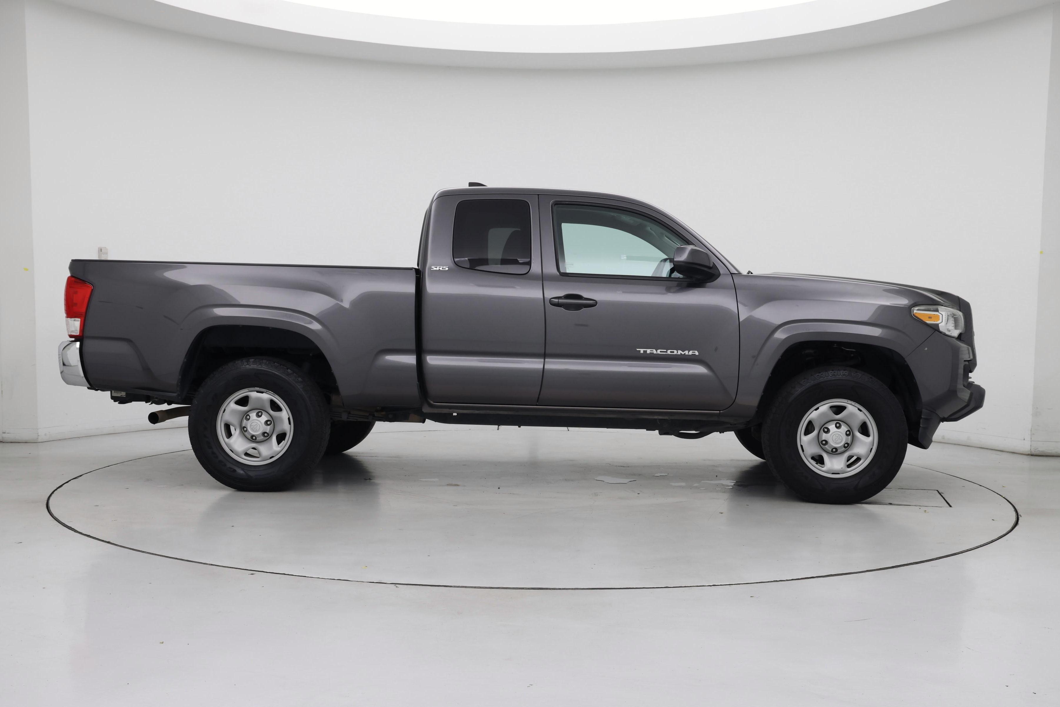 Thumbnail: 2017 Toyota Tacoma - 7