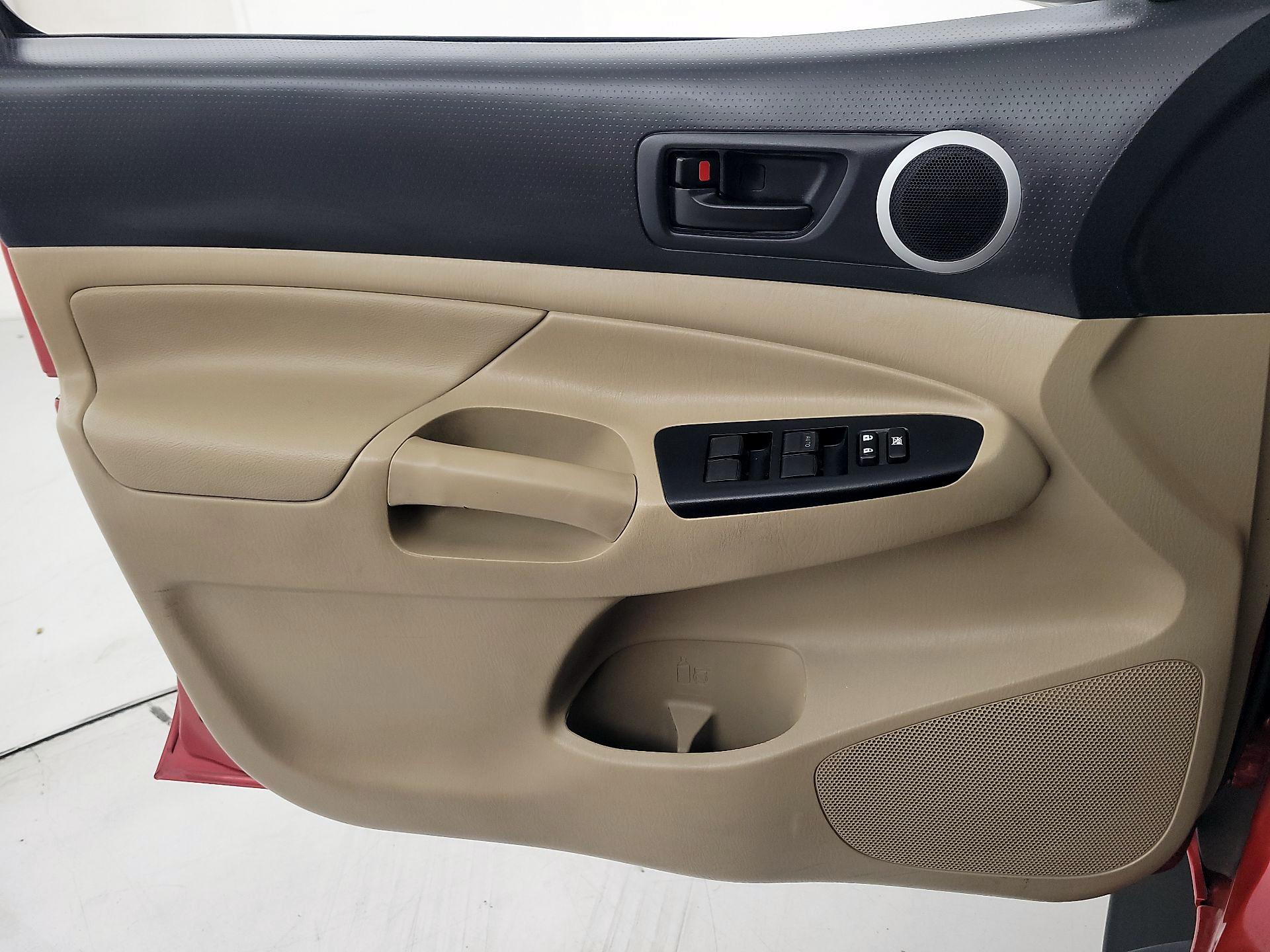 Thumbnail: 2015 Toyota Tacoma - 12