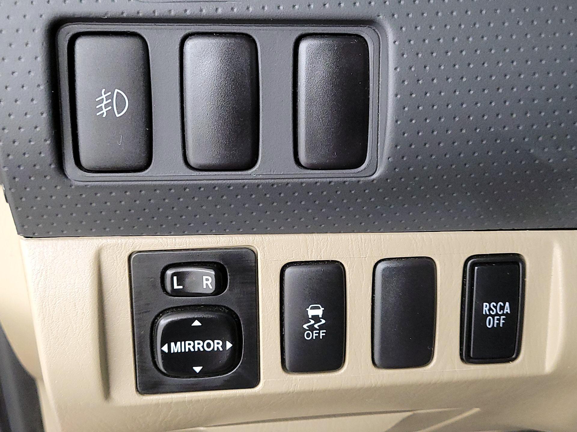 Thumbnail: 2015 Toyota Tacoma - 13