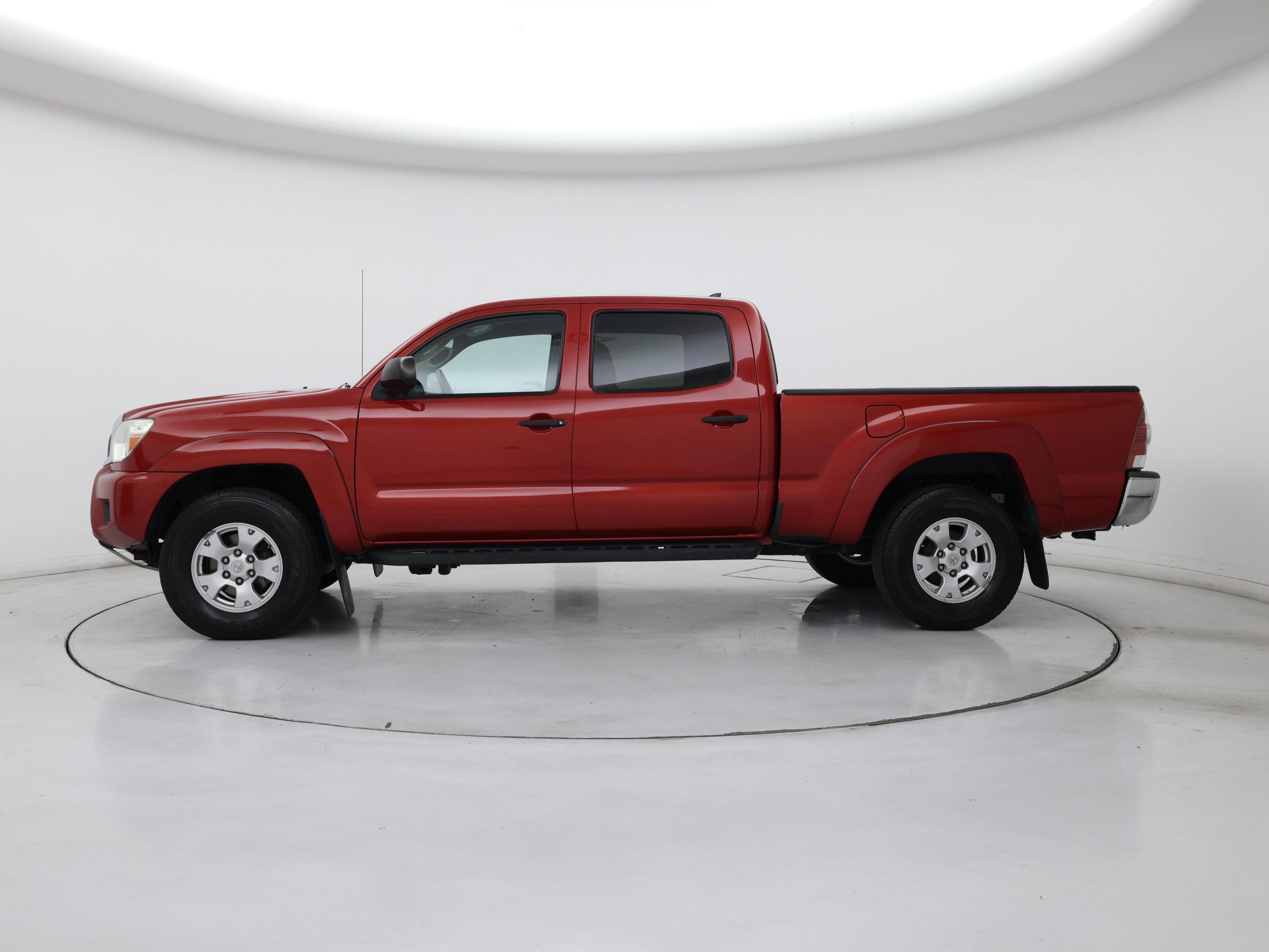Thumbnail: 2015 Toyota Tacoma - 3