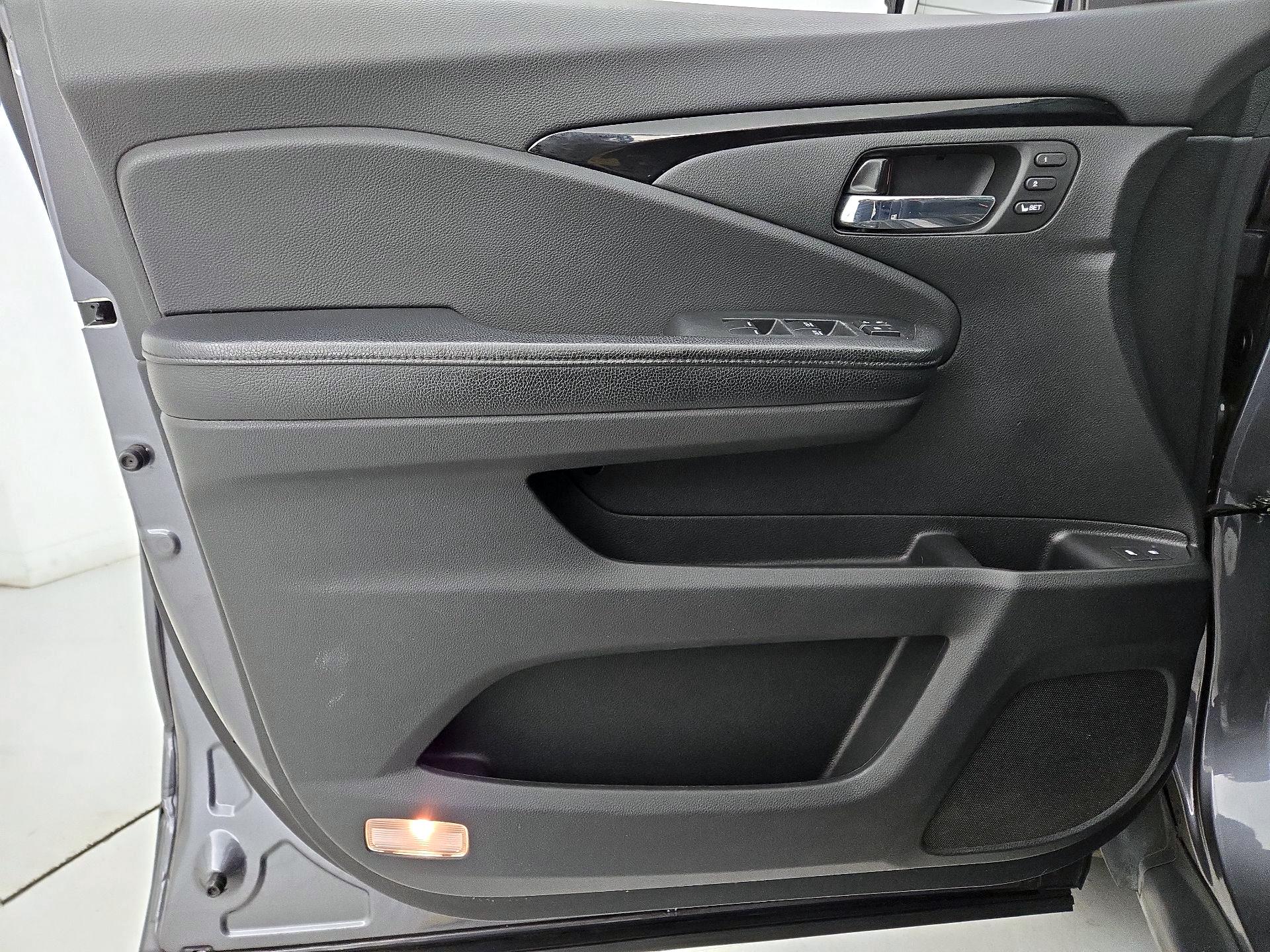 Thumbnail: 2016 Honda Pilot - 12