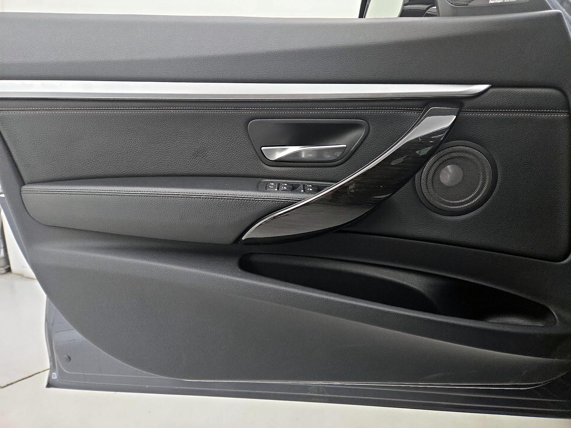 Thumbnail: 2018 BMW 3 Series - 12