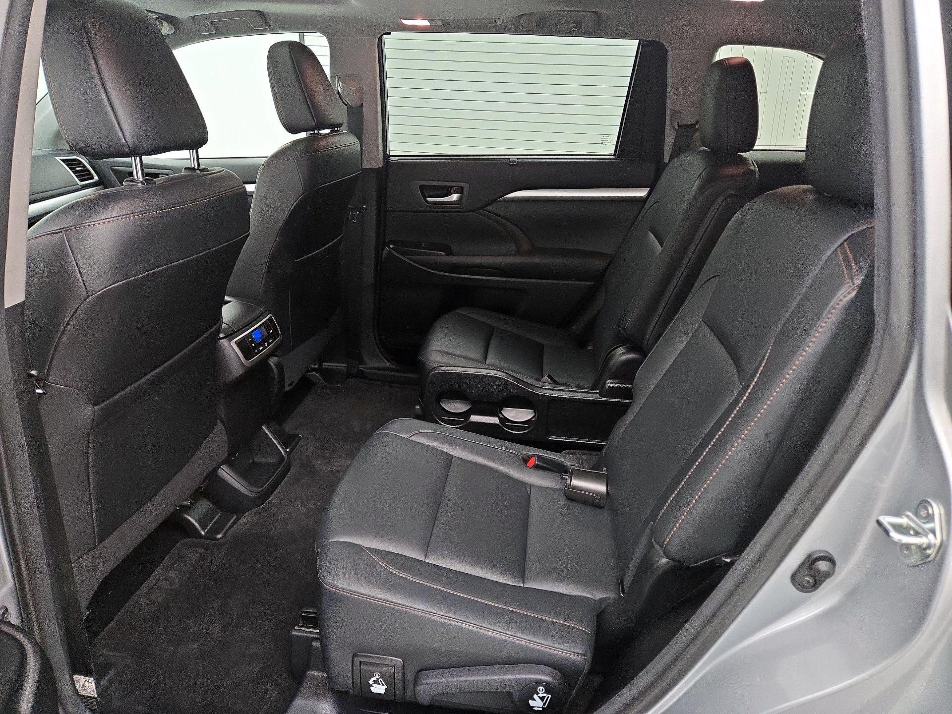 Thumbnail: 2017 Toyota Highlander - 18