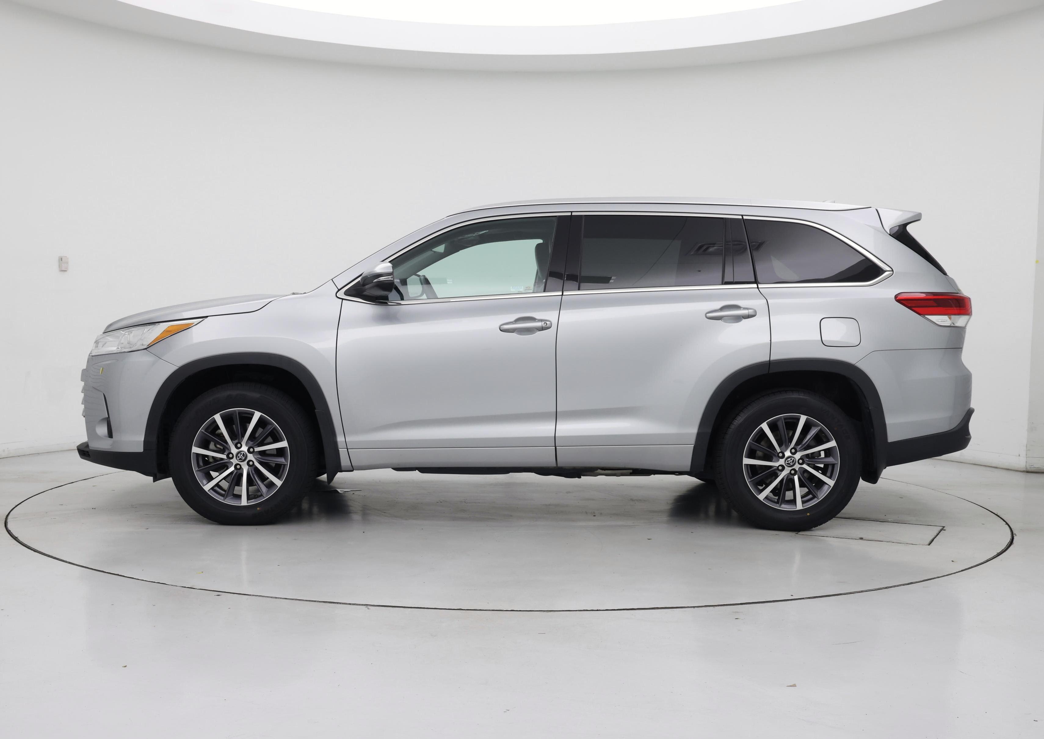 Thumbnail: 2017 Toyota Highlander - 3