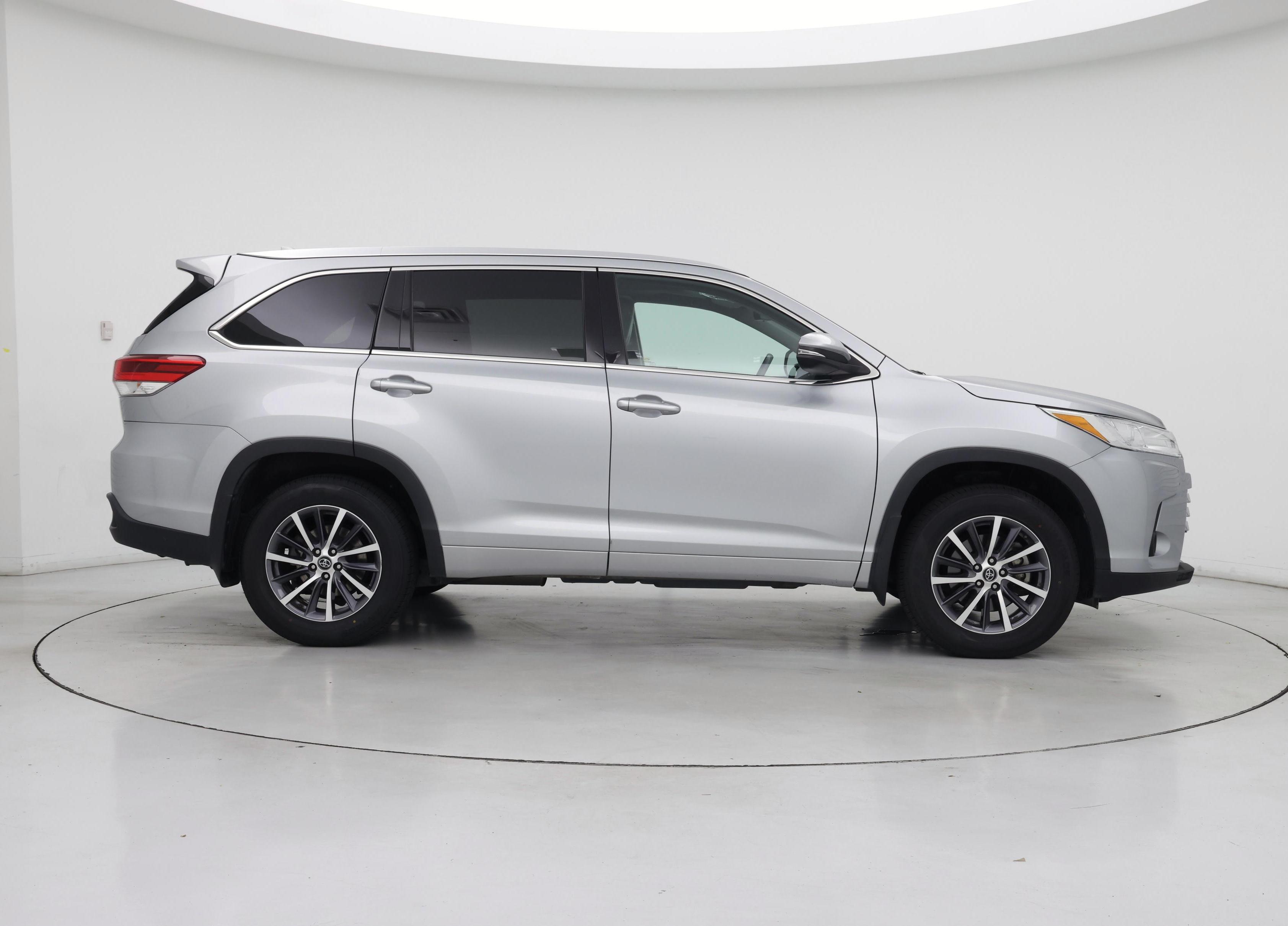 Thumbnail: 2017 Toyota Highlander - 7