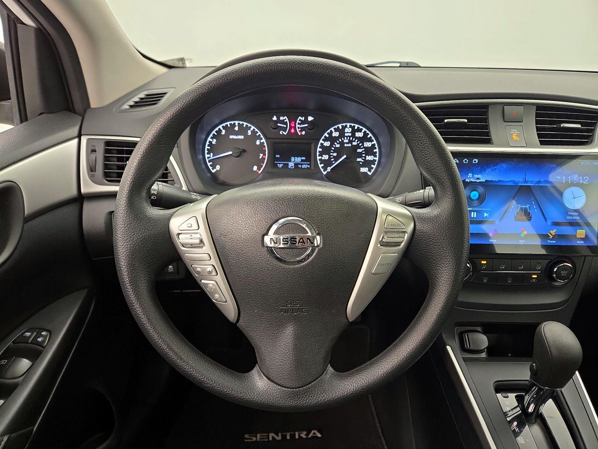Thumbnail: 2016 Nissan Sentra - 10