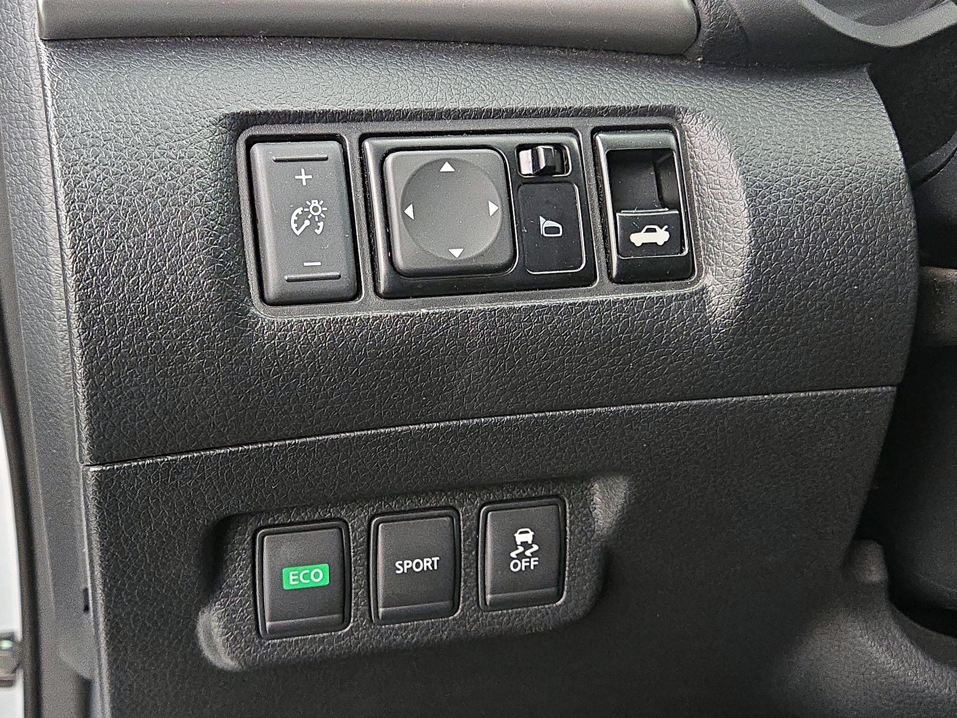 Thumbnail: 2016 Nissan Sentra - 13