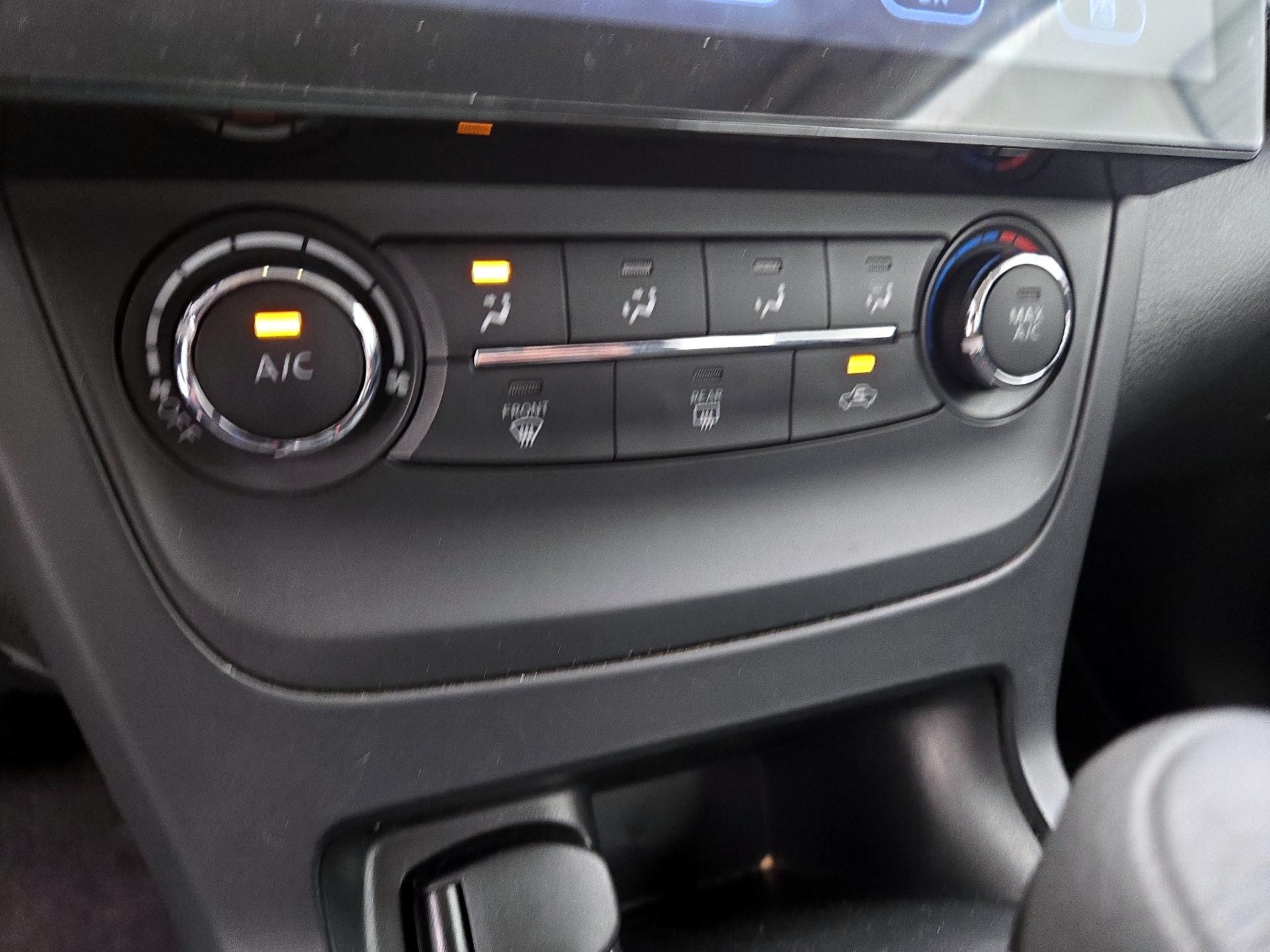 Thumbnail: 2016 Nissan Sentra - 15
