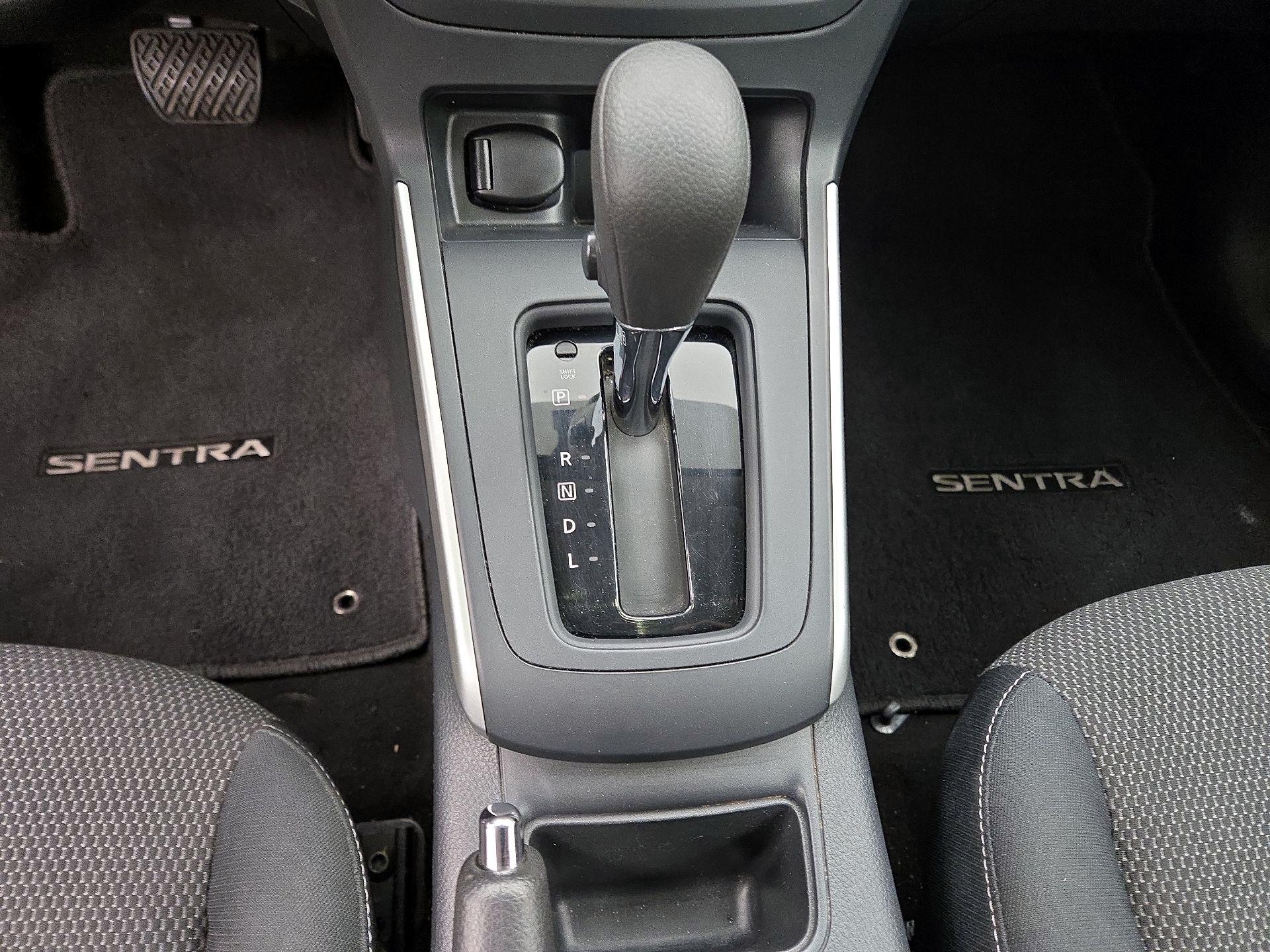 Thumbnail: 2016 Nissan Sentra - 16