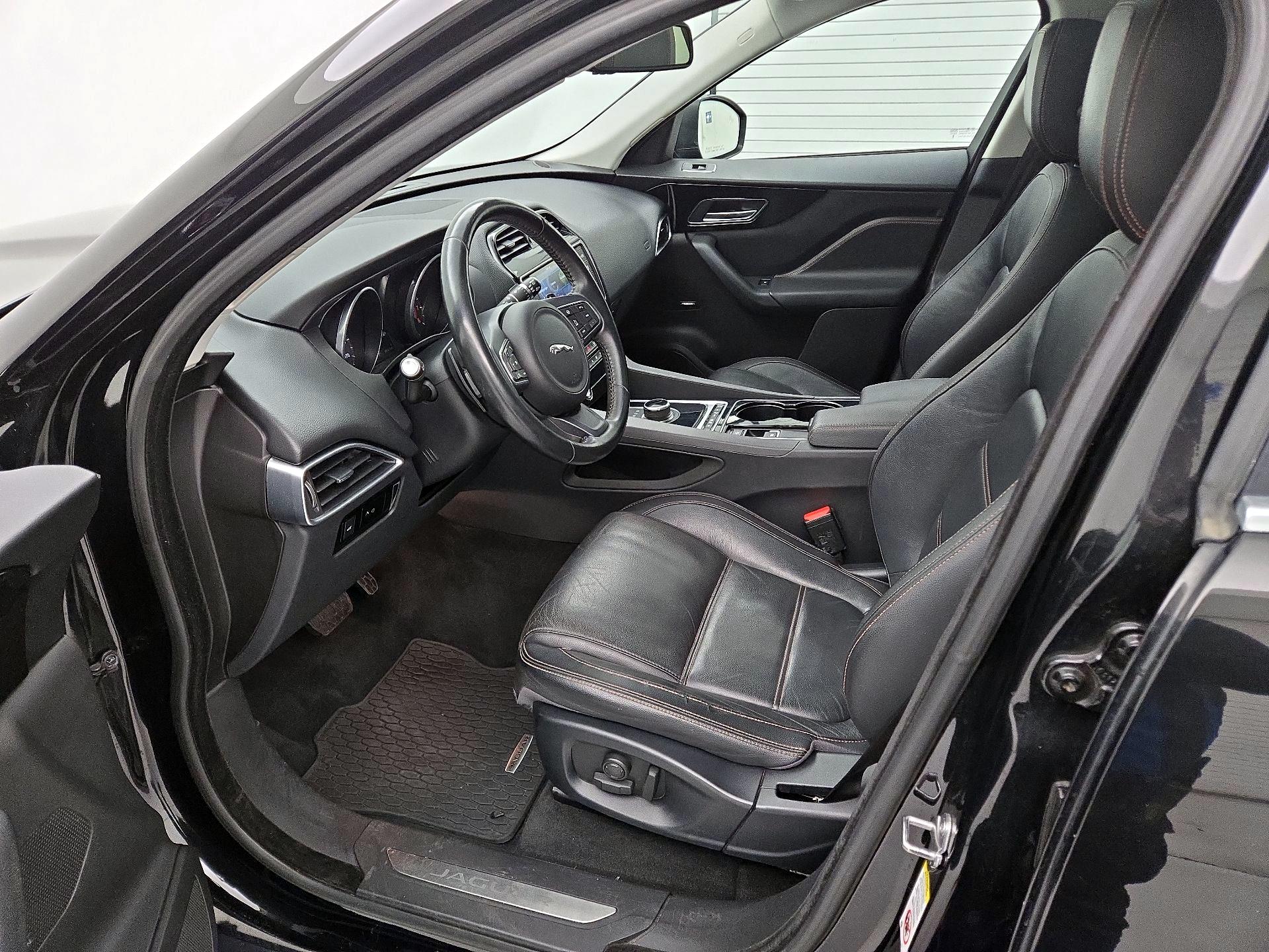 Thumbnail: 2017 Jaguar F-Pace - 11