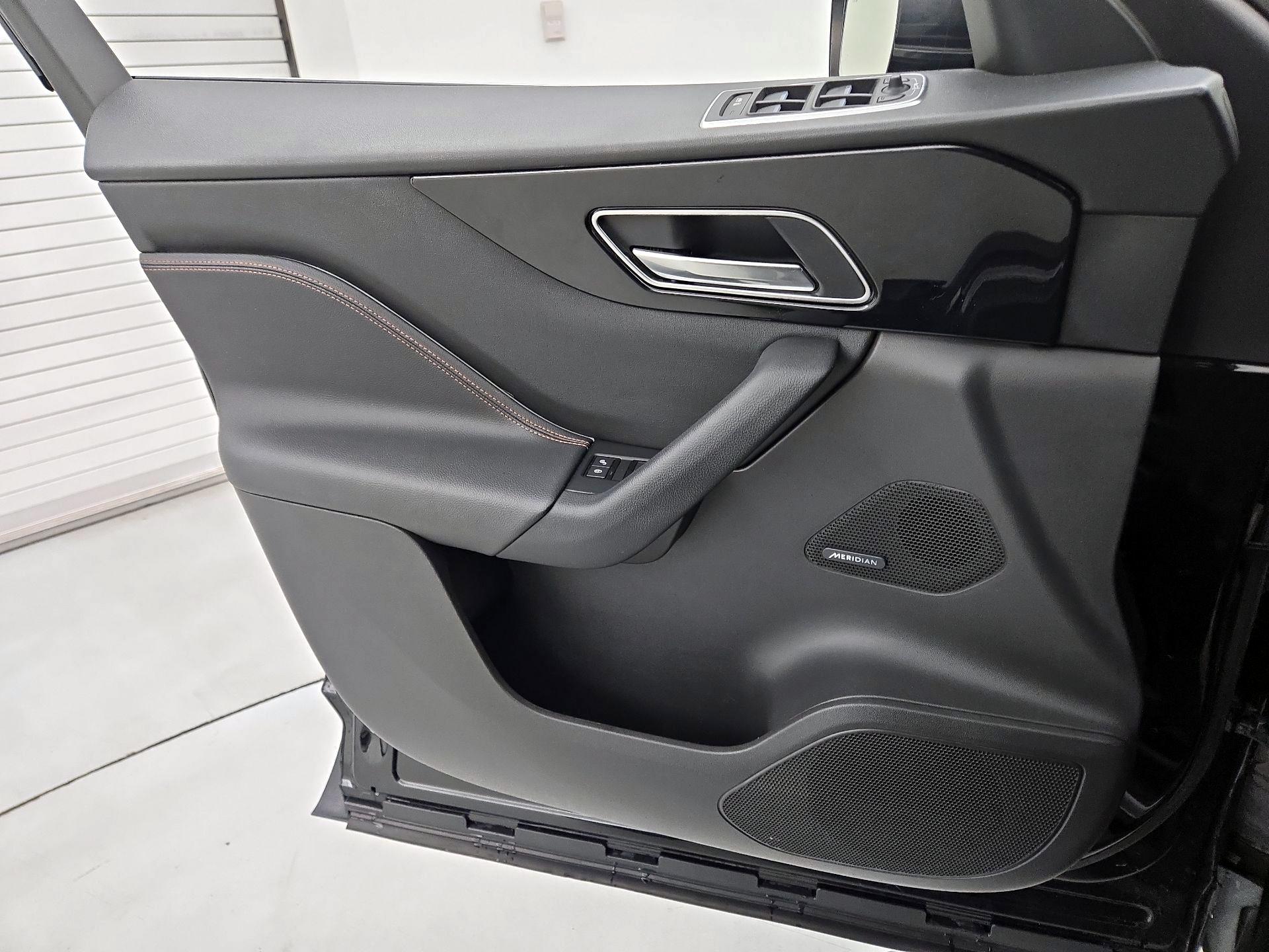 Thumbnail: 2017 Jaguar F-Pace - 12