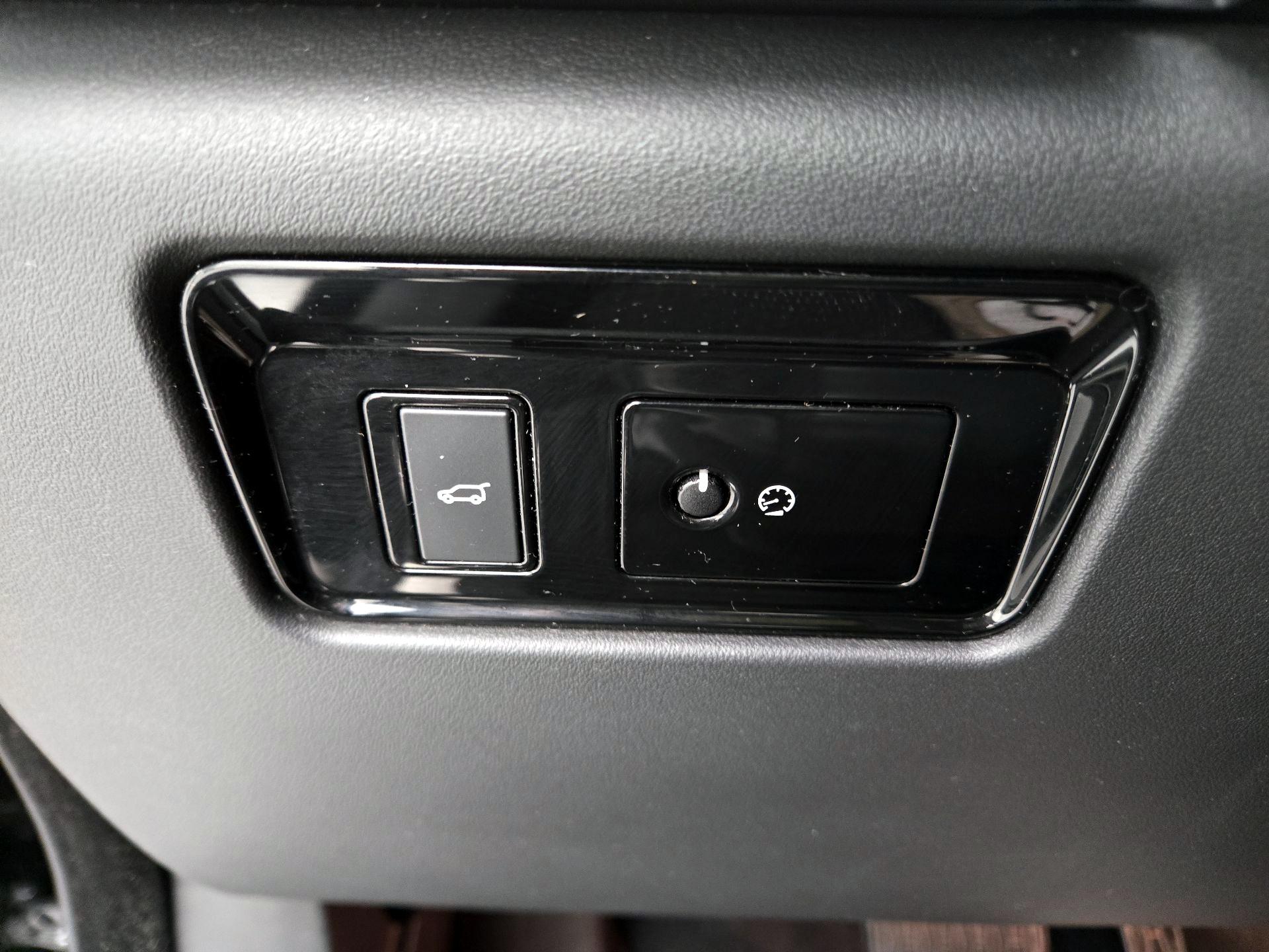 Thumbnail: 2017 Jaguar F-Pace - 13