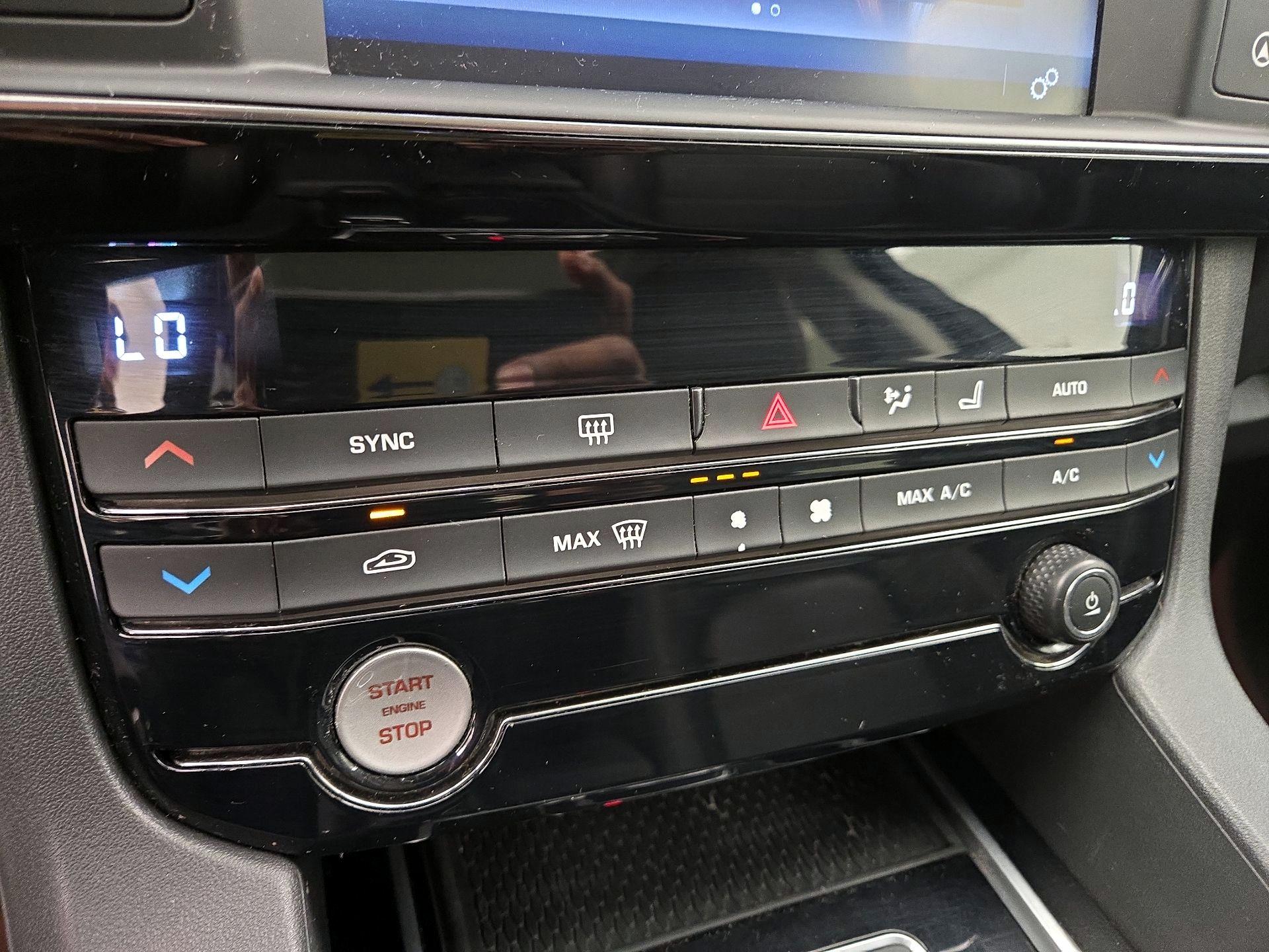 Thumbnail: 2017 Jaguar F-Pace - 16