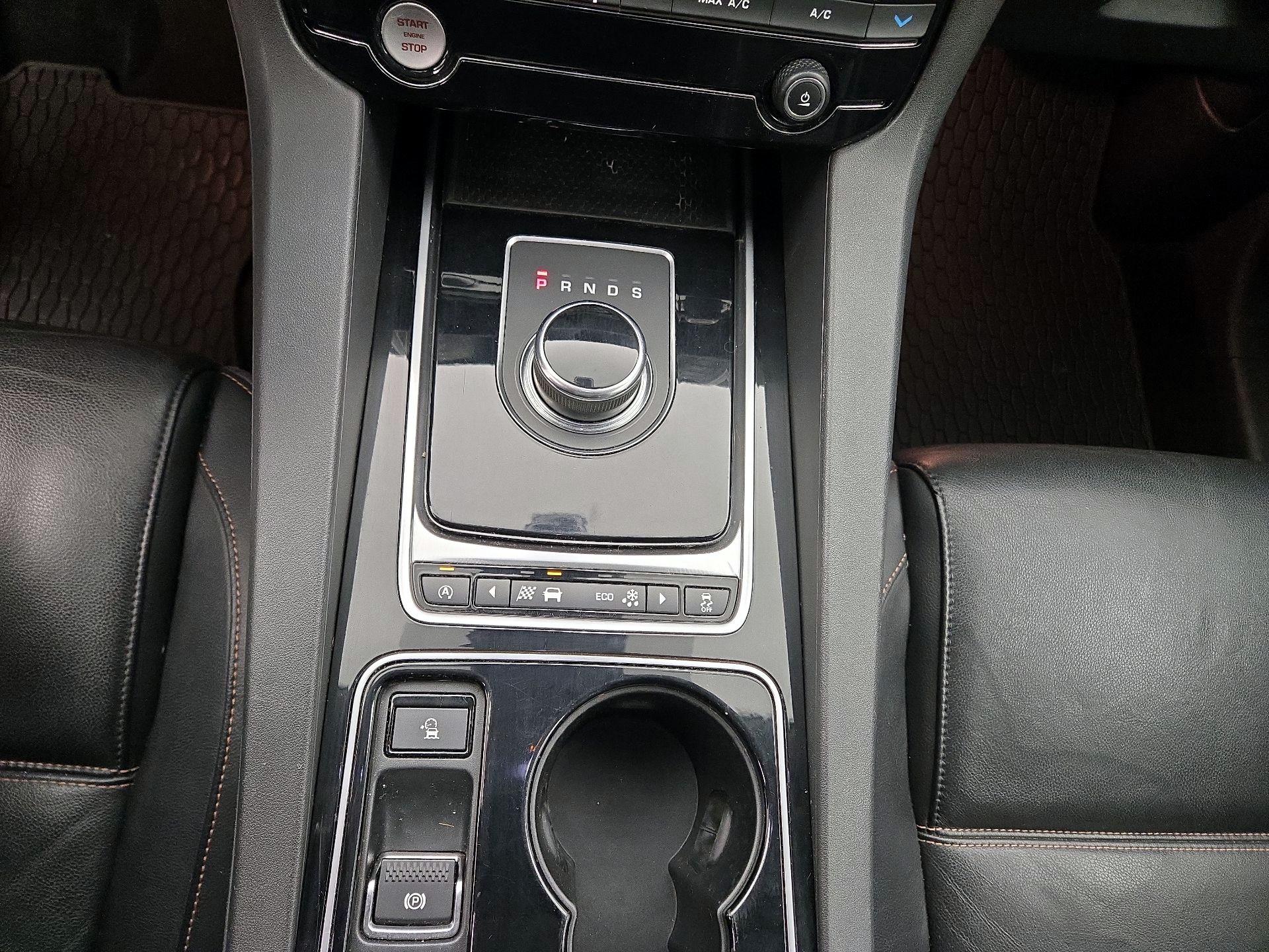 Thumbnail: 2017 Jaguar F-Pace - 17