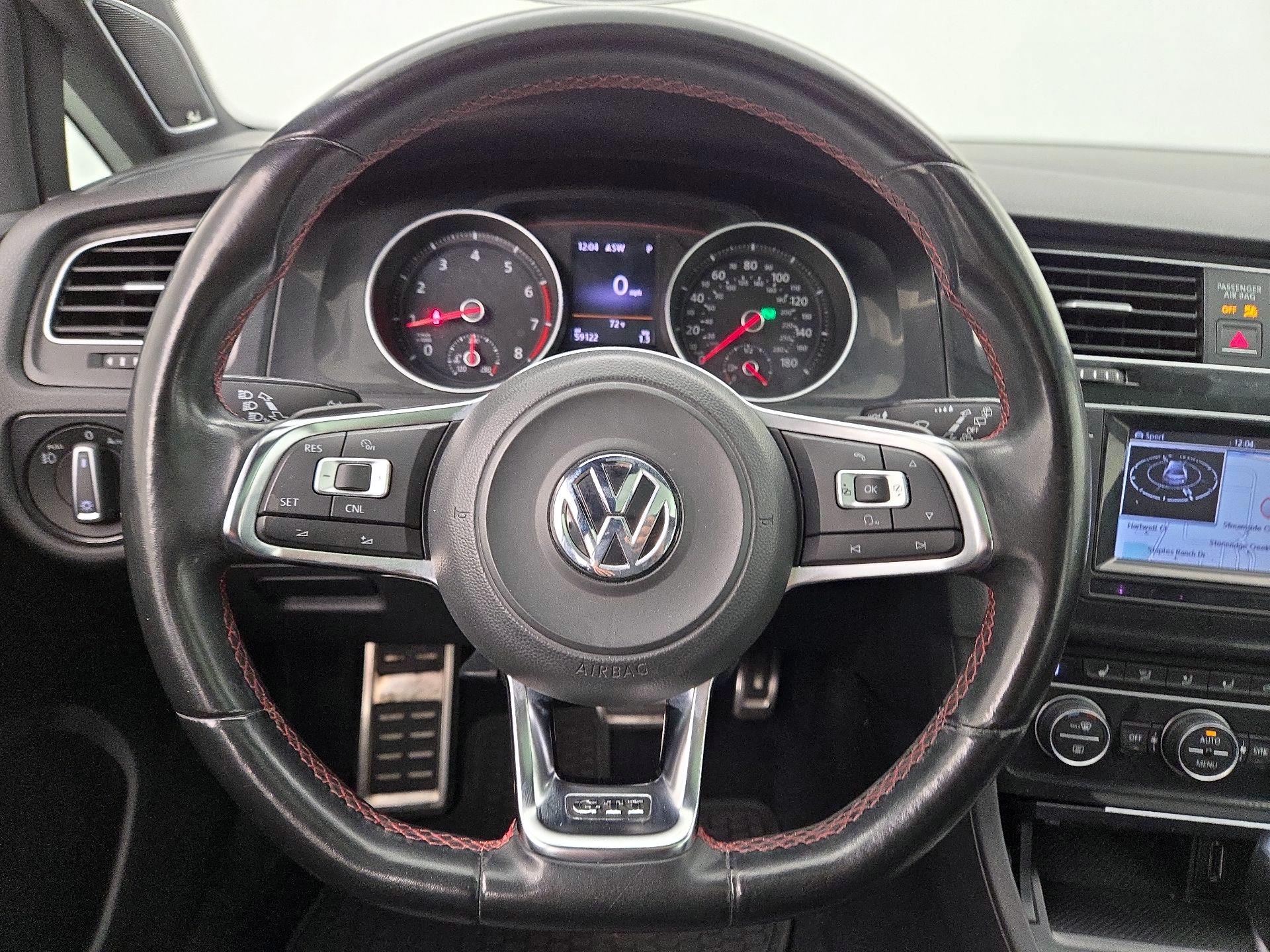 Thumbnail: 2015 Volkswagen Golf - 10