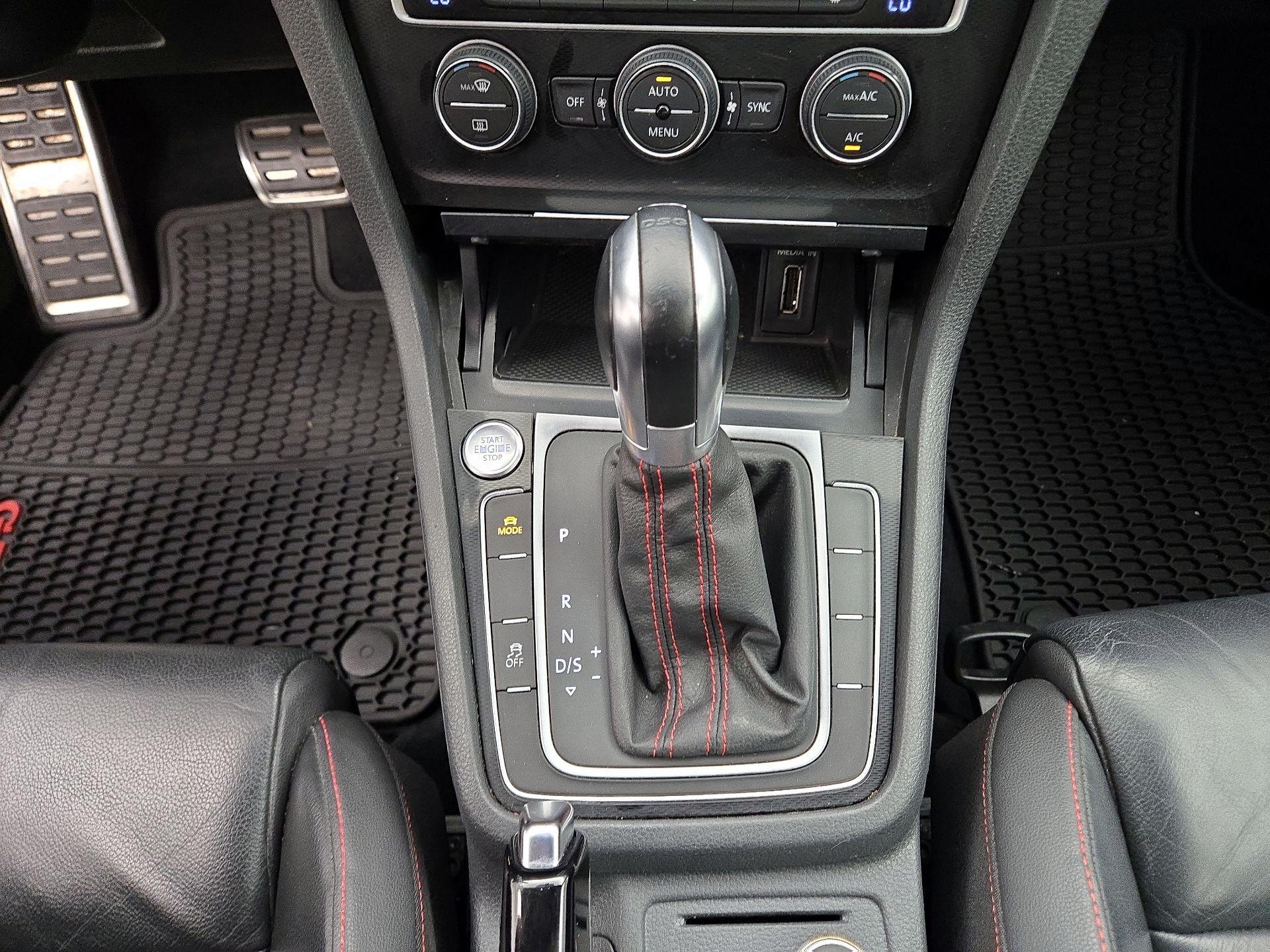 Thumbnail: 2015 Volkswagen Golf - 18