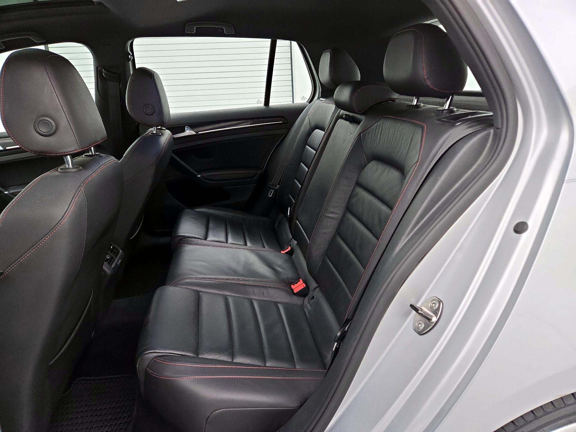 Thumbnail: 2015 Volkswagen Golf - 20