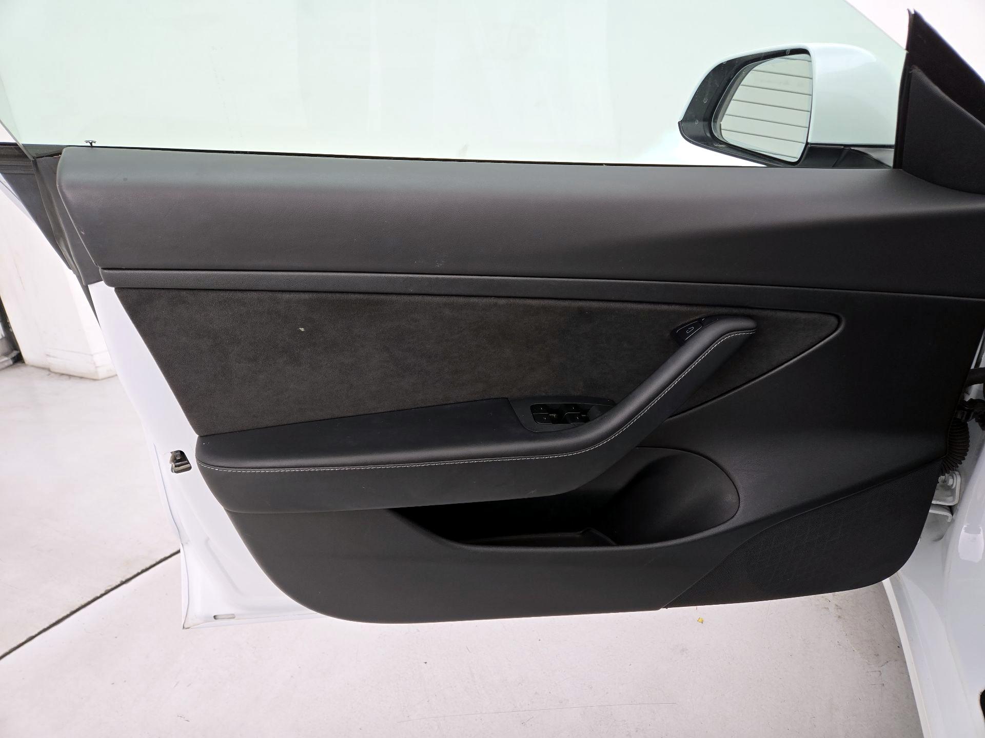 Thumbnail: 2021 Tesla Model 3 - 12