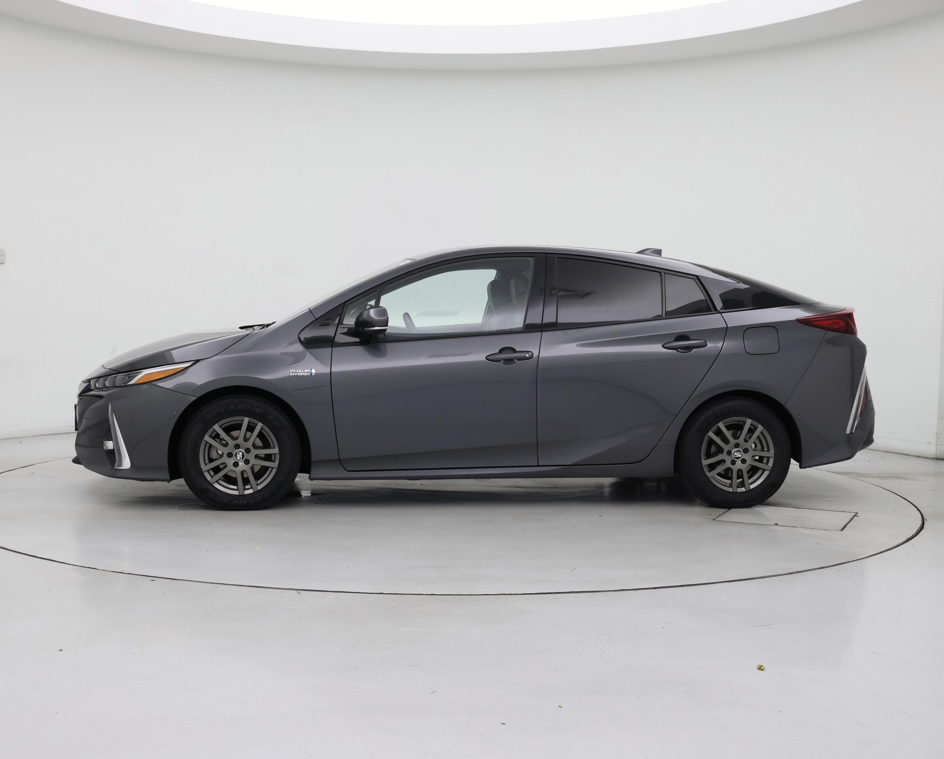 Thumbnail: 2017 Toyota Prius Prime - 3
