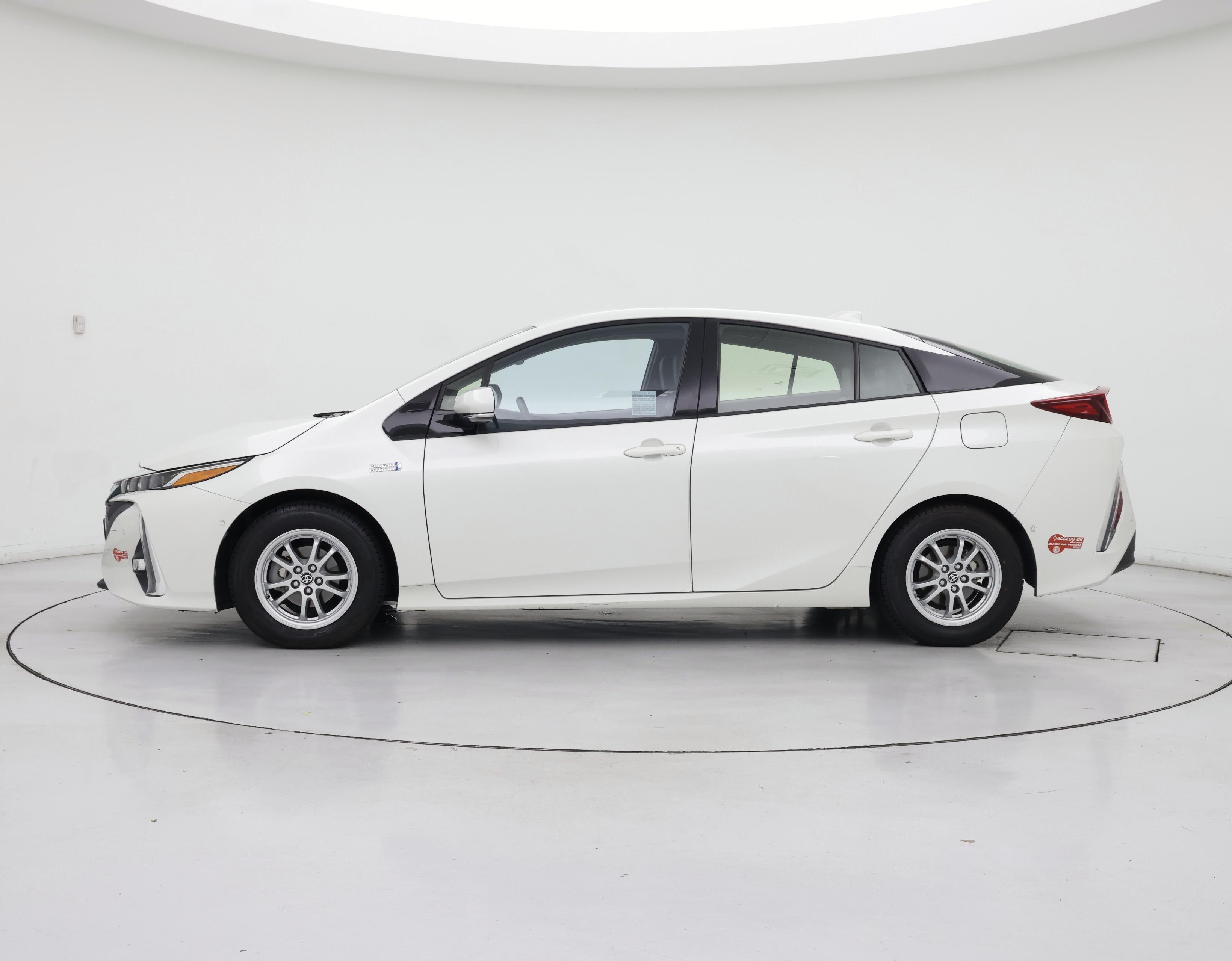 Thumbnail: 2017 Toyota Prius Prime - 3