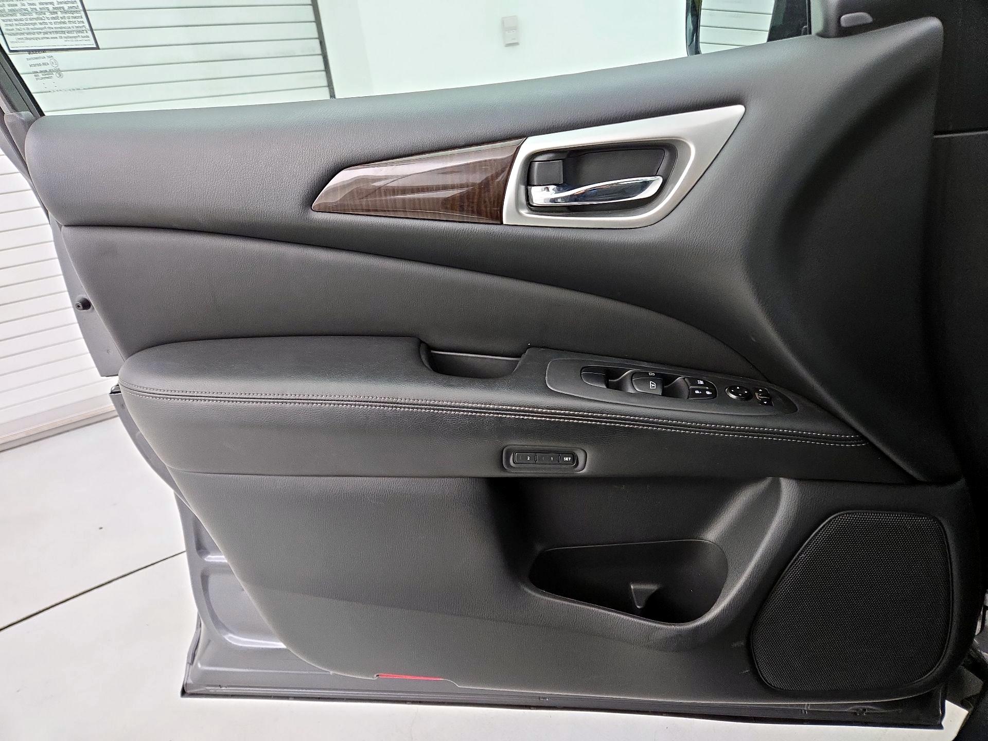 Thumbnail: 2015 Nissan Pathfinder - 12