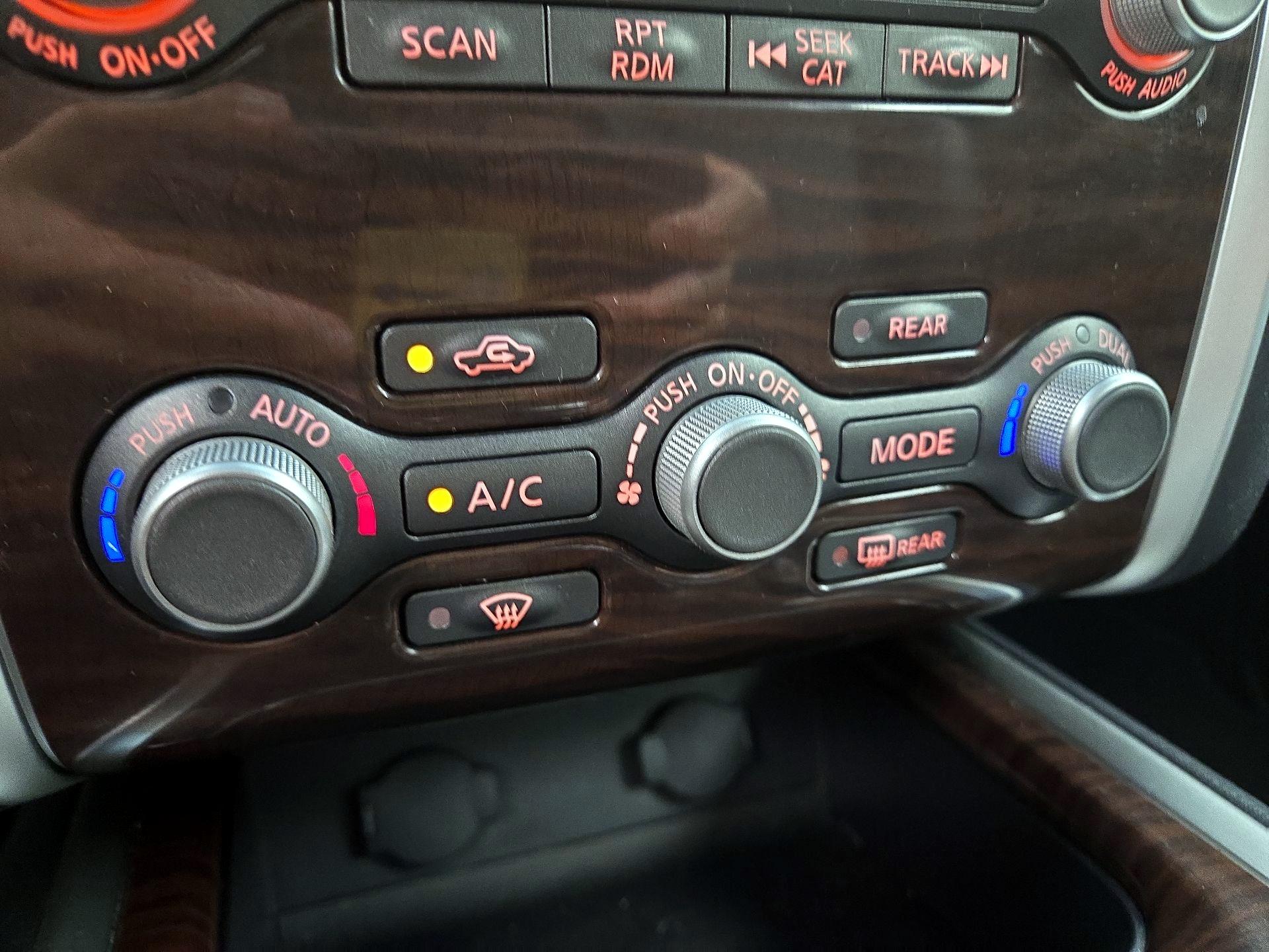 Thumbnail: 2015 Nissan Pathfinder - 17