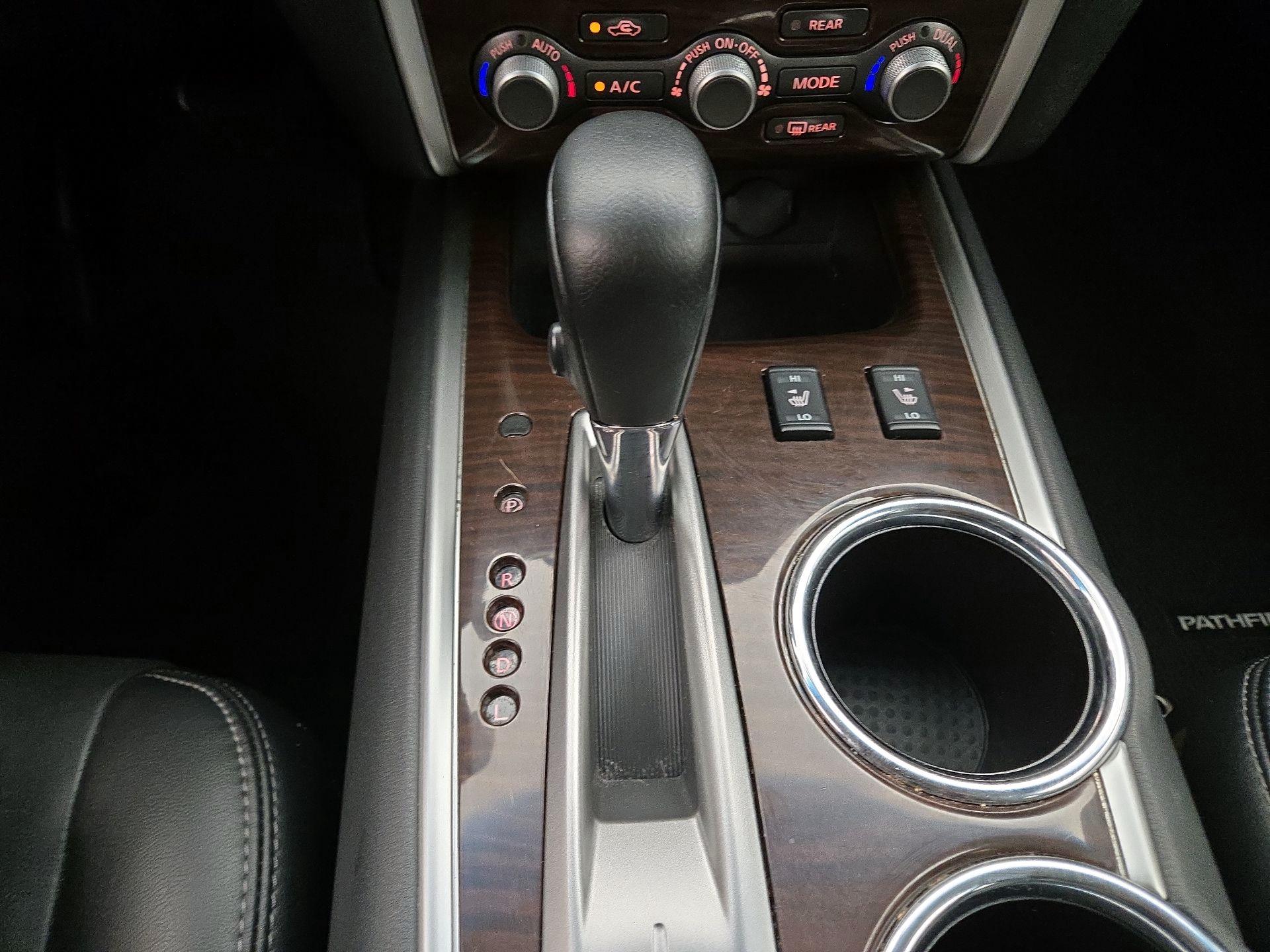 Thumbnail: 2015 Nissan Pathfinder - 18