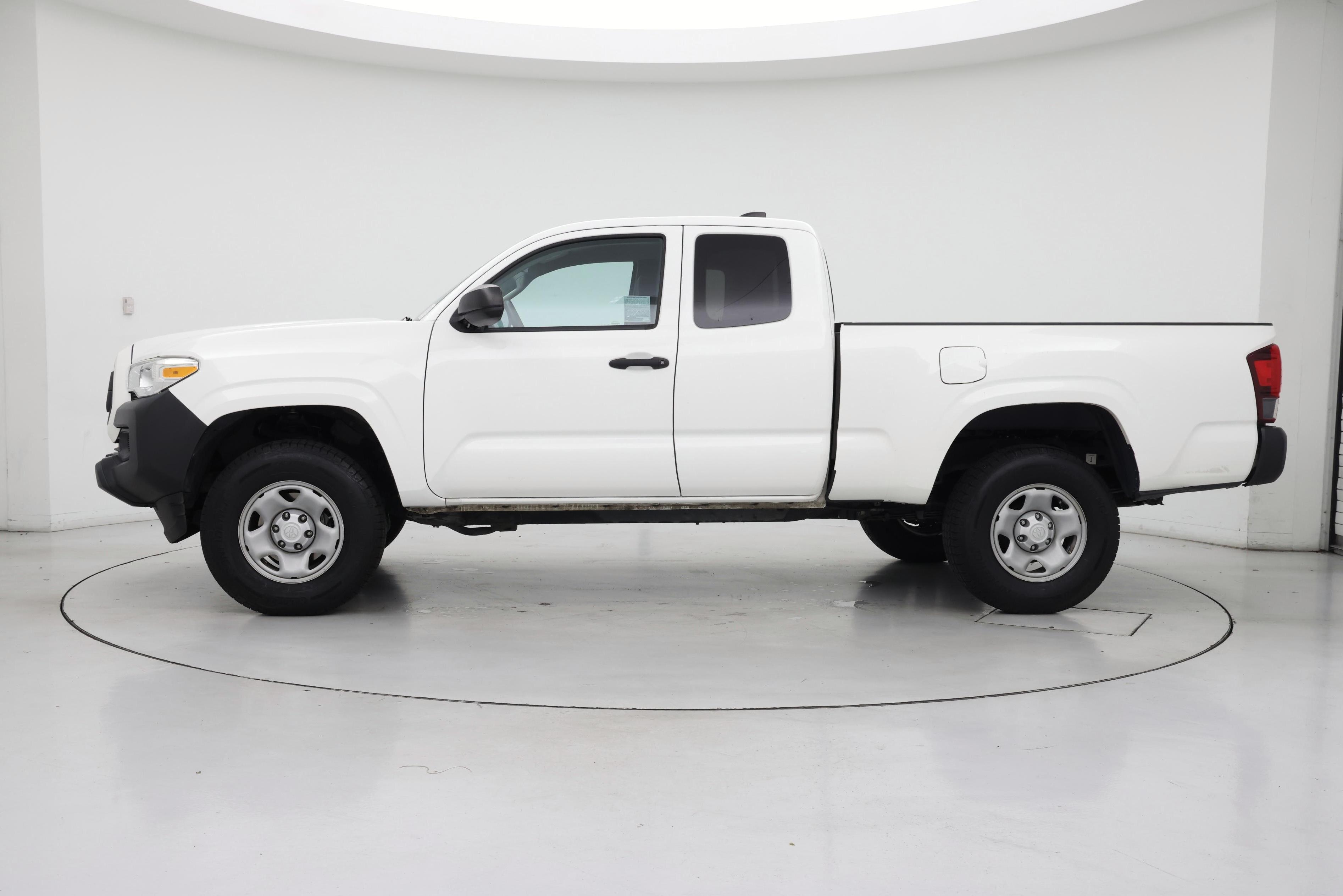 Thumbnail: 2020 Toyota Tacoma - 3