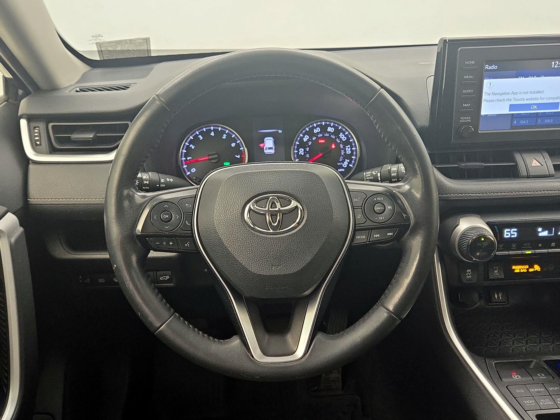 Thumbnail: 2019 Toyota RAV4 - 10